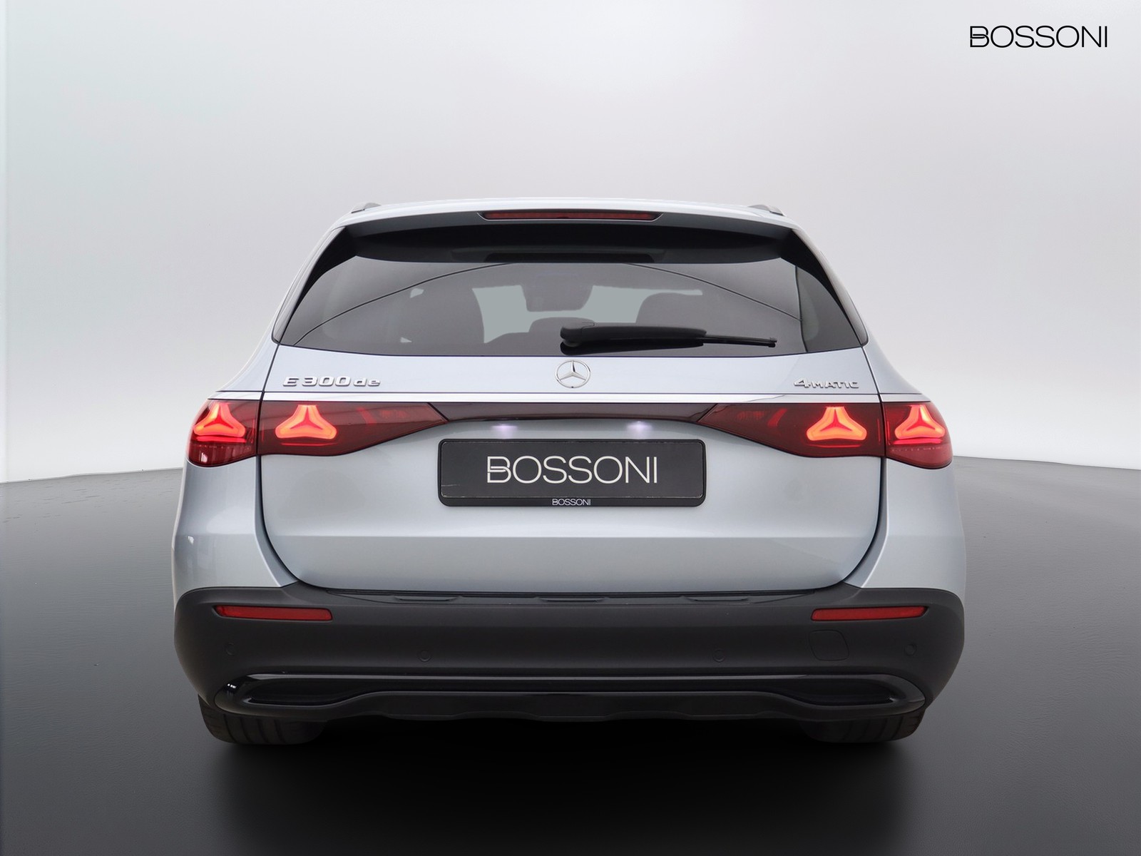 6 - Mercedes Classe E station wagon all-terrain 300 de plug-in hybrid premium 4matic 9g-tronic