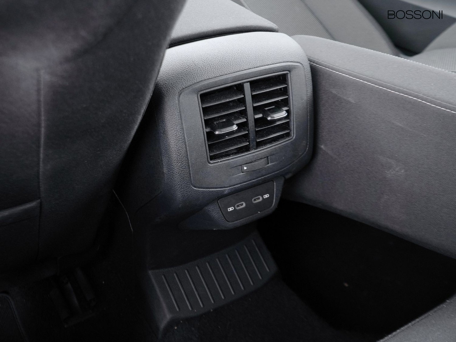 27 - Volkswagen T-Roc 2.0 tdi scr 150cv life dsg