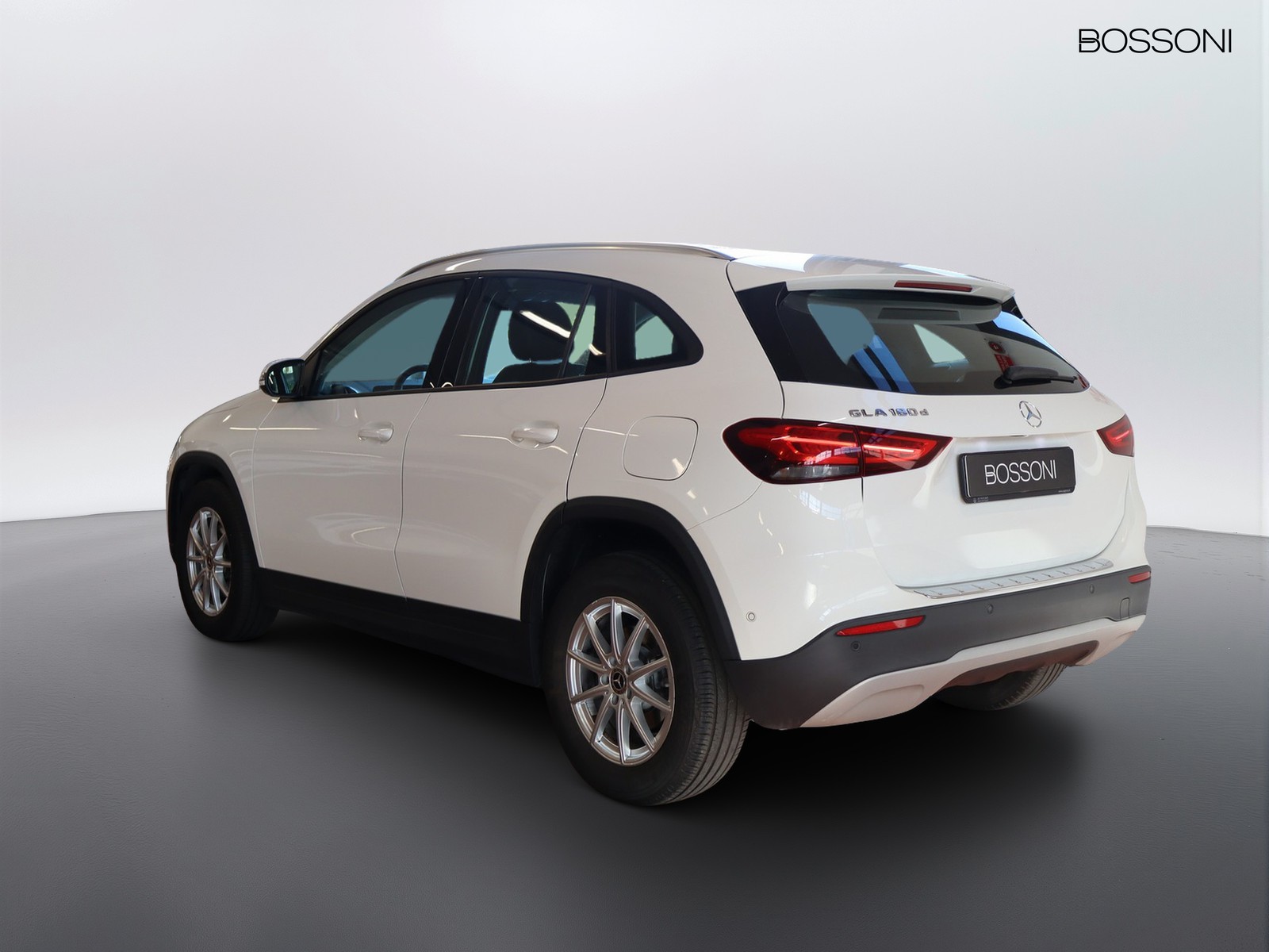 5 - Mercedes GLA 180 d business 8g-dct