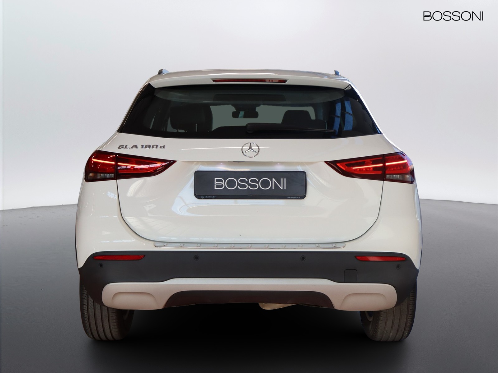 6 - Mercedes GLA 180 d business 8g-dct