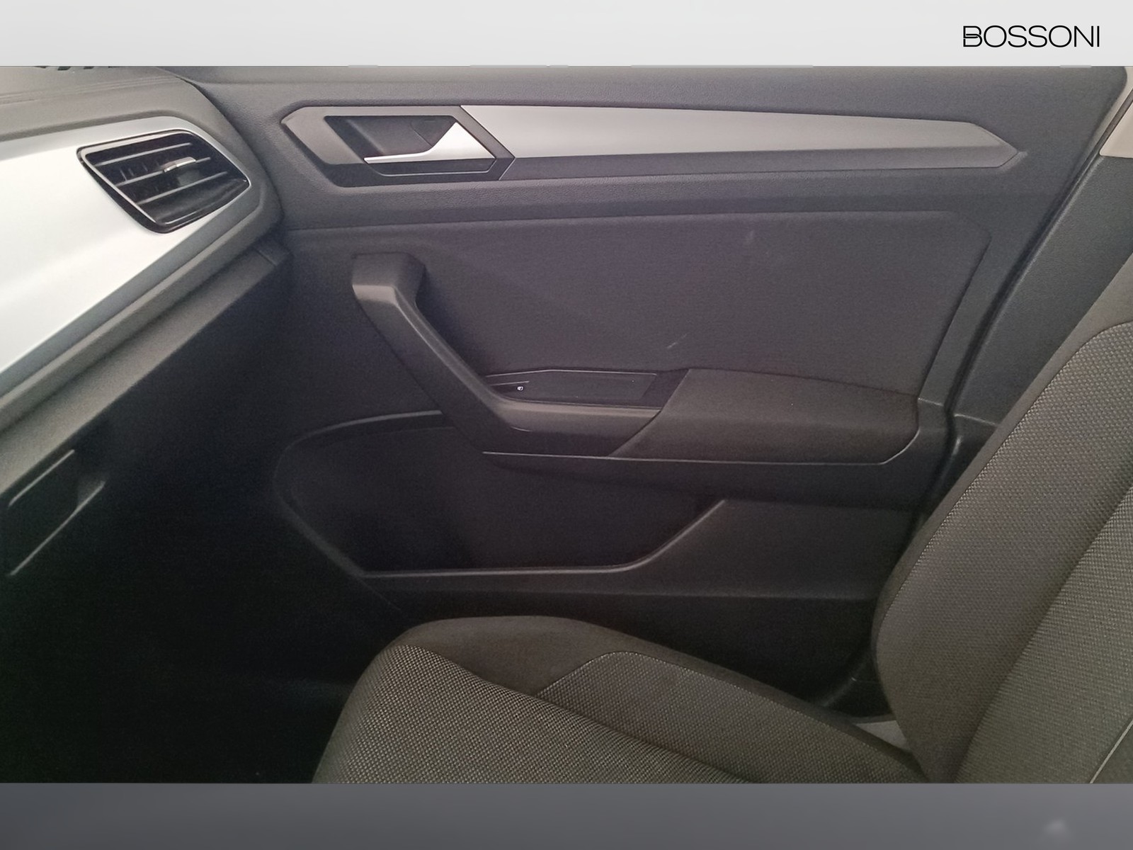 12 - Volkswagen T-Roc 2.0 tdi scr 115cv life