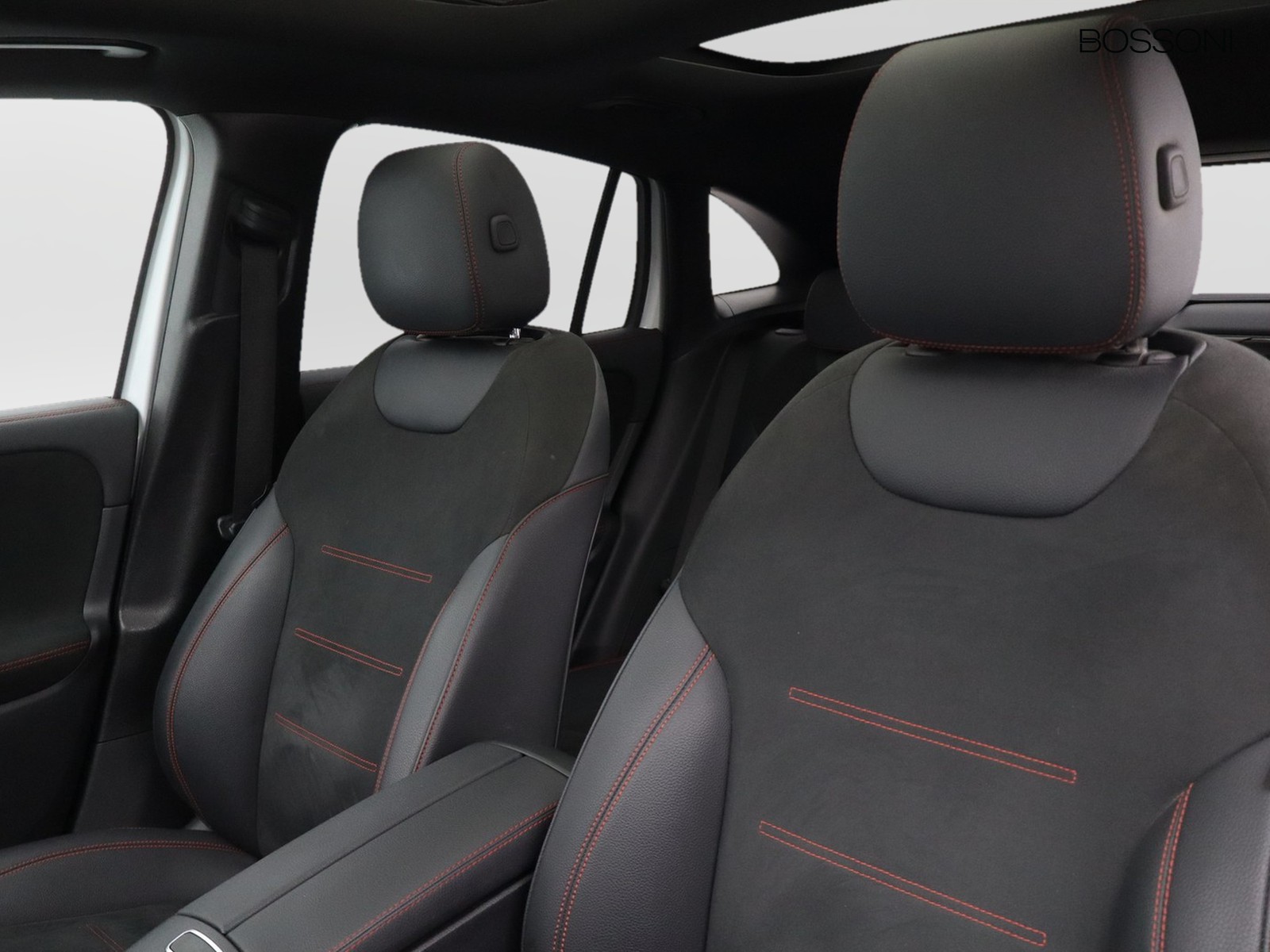 8 - Mercedes GLA 200 d amg line premium 8g-dct