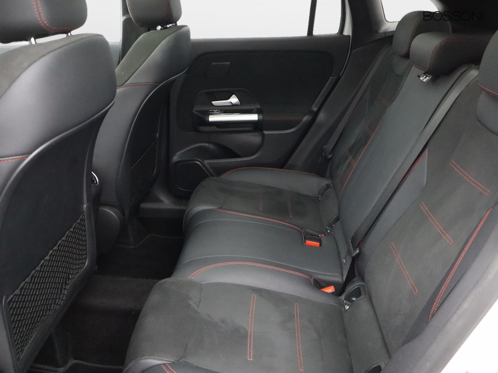 9 - Mercedes GLA 200 d amg line premium 8g-dct