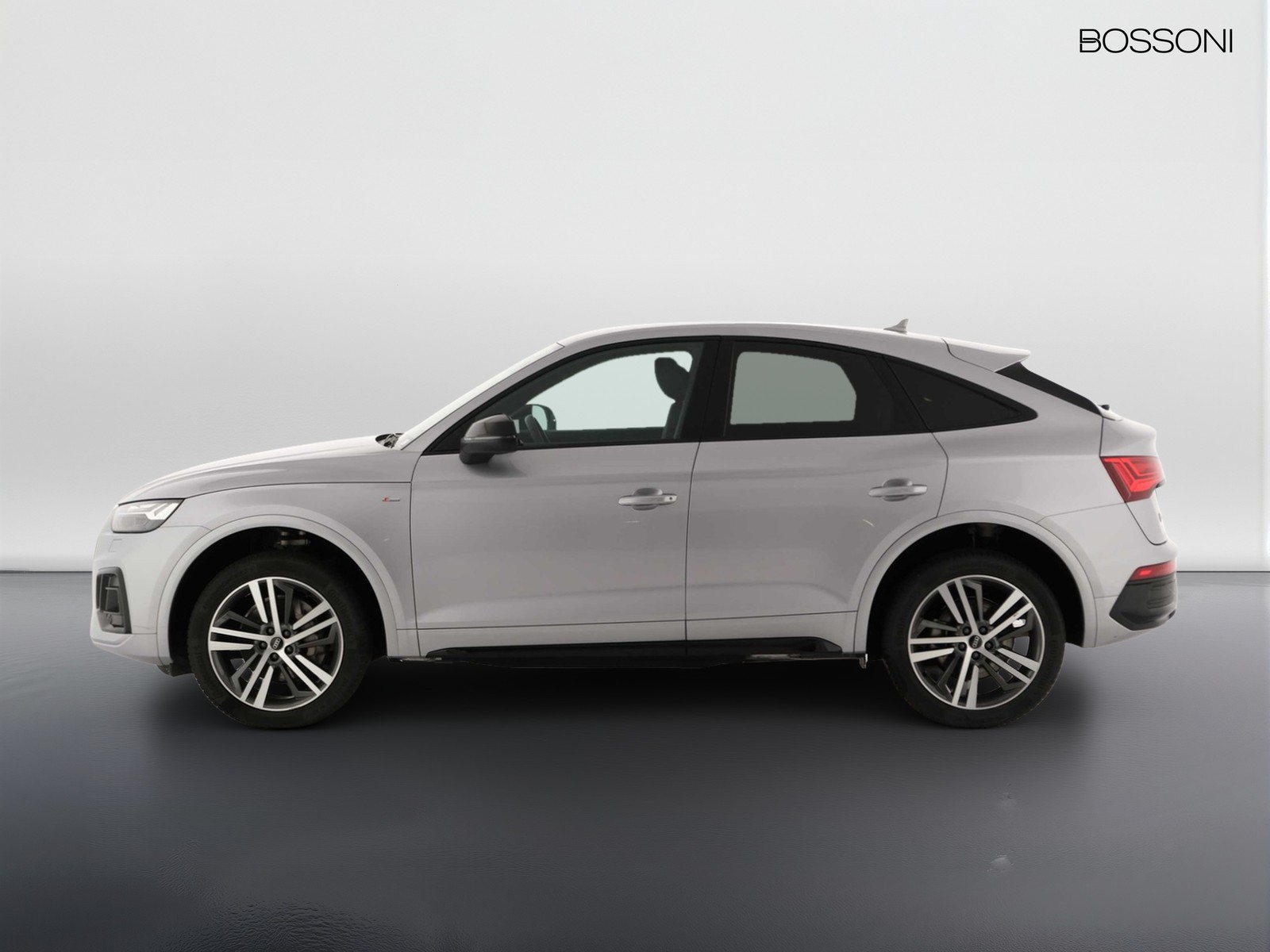 16 - Audi Q5 sportback 40 2.0 tdi mhev 12v s line quattro s tronic