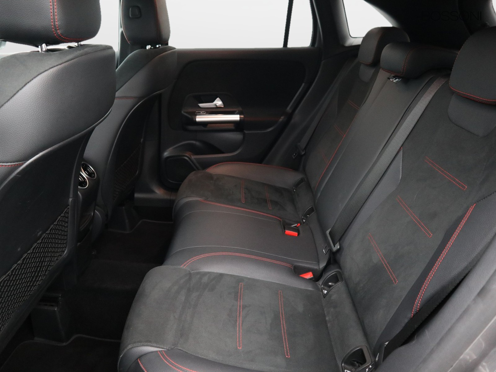 8 - Mercedes GLA 200 d premium 8g-dct