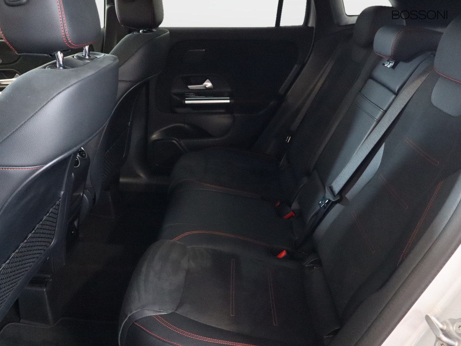 8 - Mercedes GLA 220 d premium 8g-dct