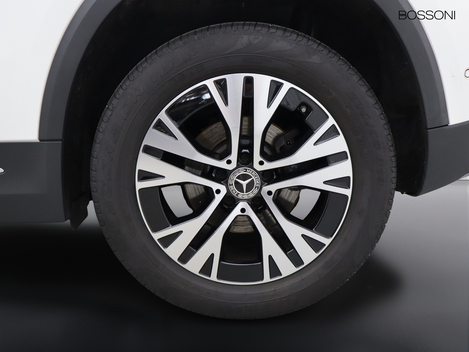 4 - Mercedes GLA 200 d progressive advanced 8g-dct