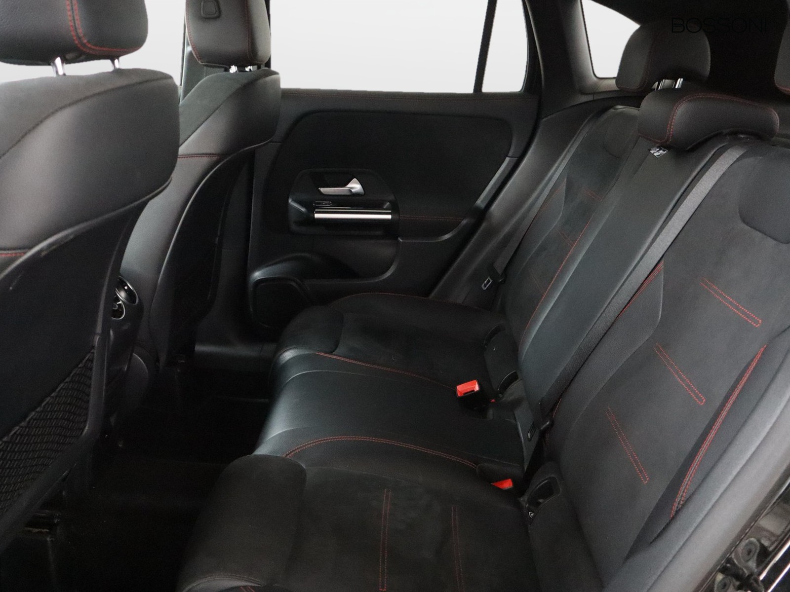 8 - Mercedes GLA 200 d premium 8g-dct