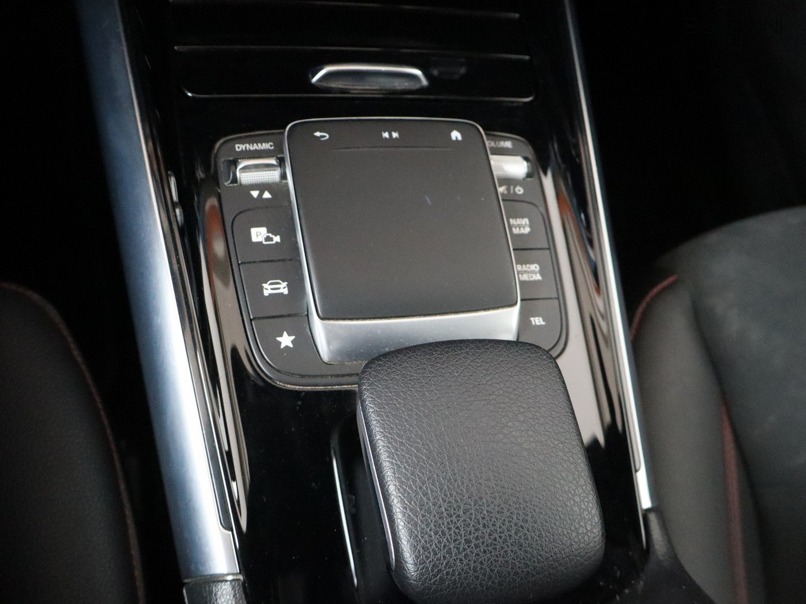 14 - Mercedes GLA 200 d premium 8g-dct