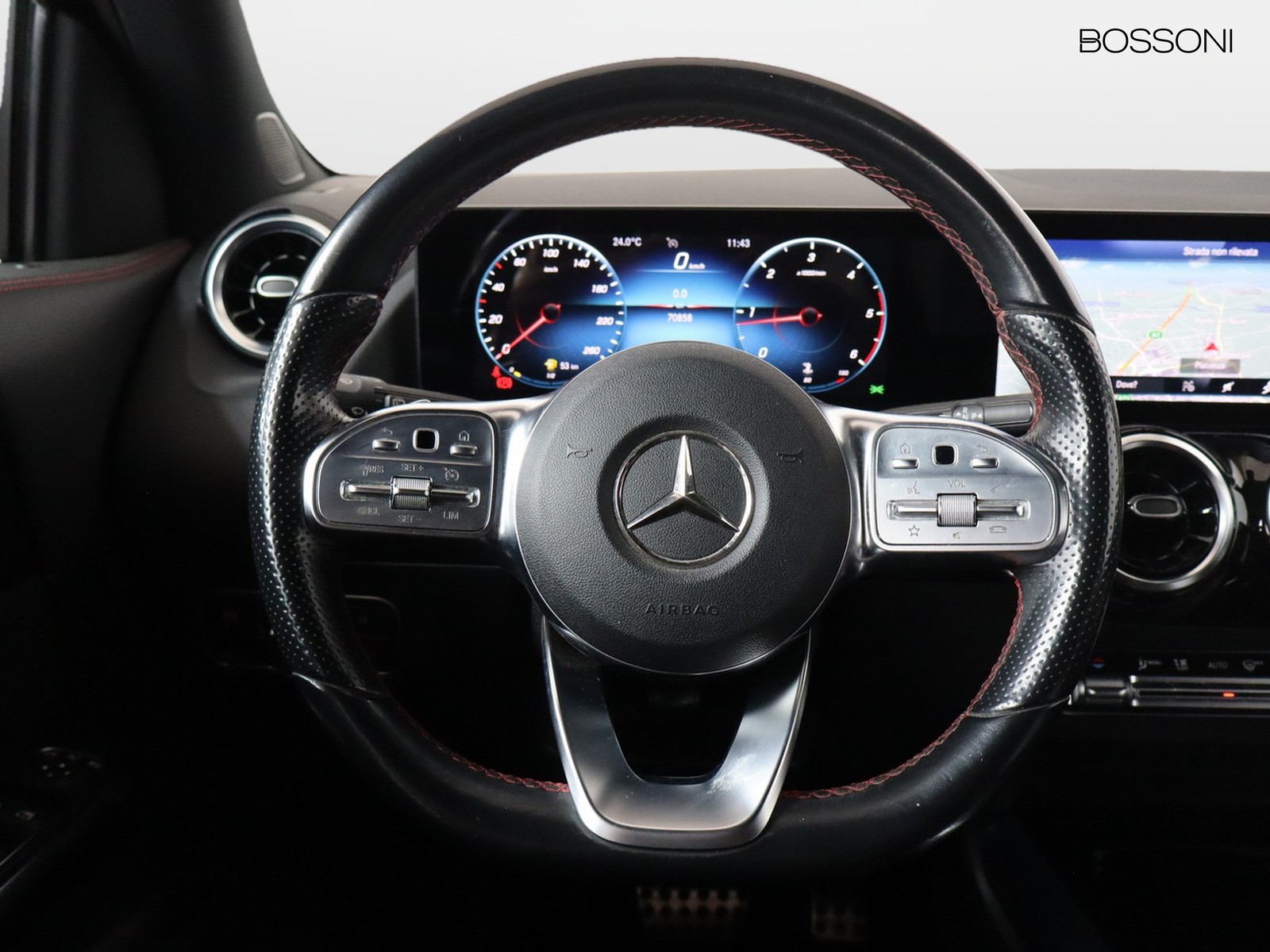16 - Mercedes GLA 200 d premium 8g-dct