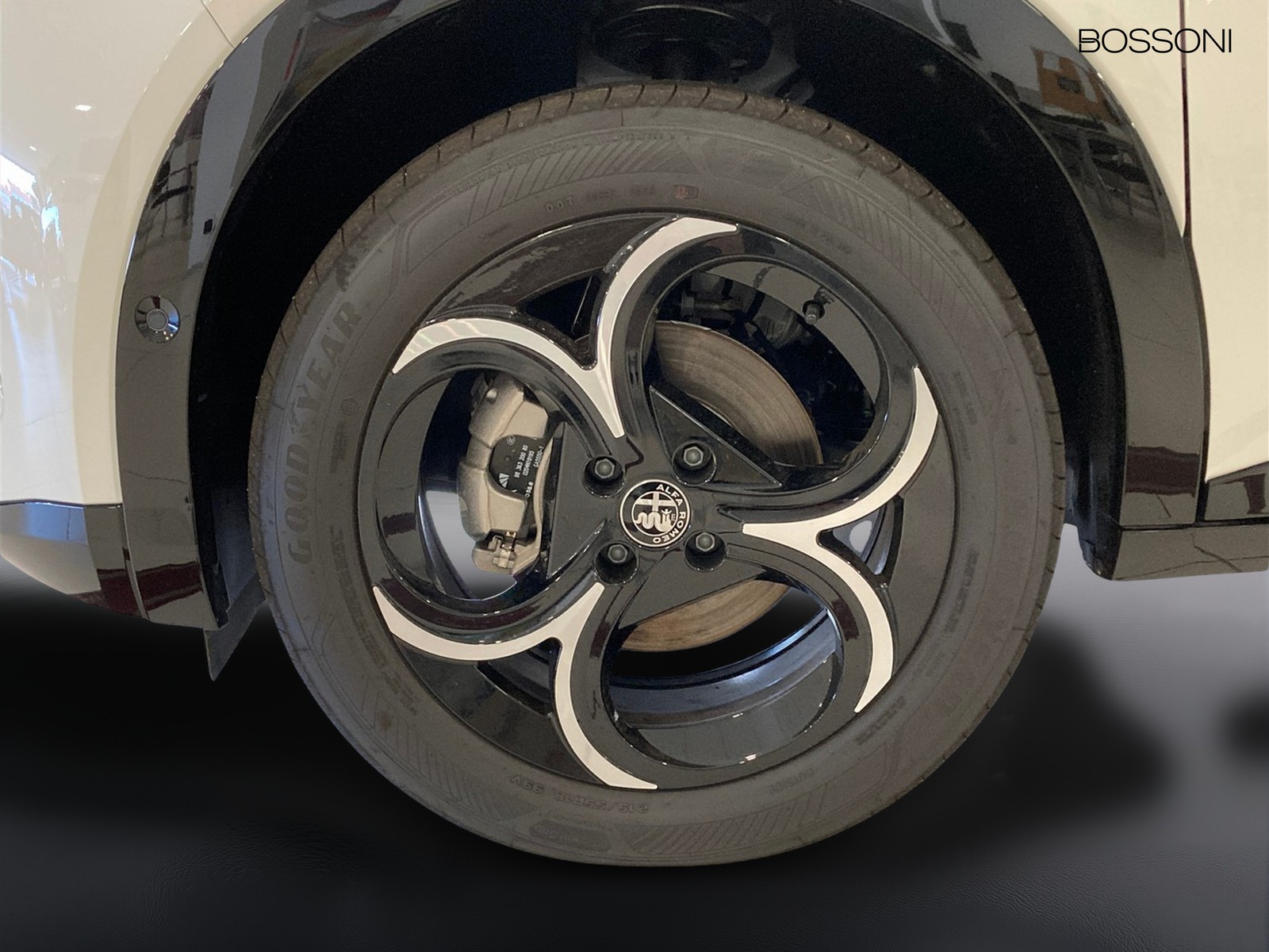 6 - Alfa Romeo Junior 1.2 hybrid 145cv ibrida edct6