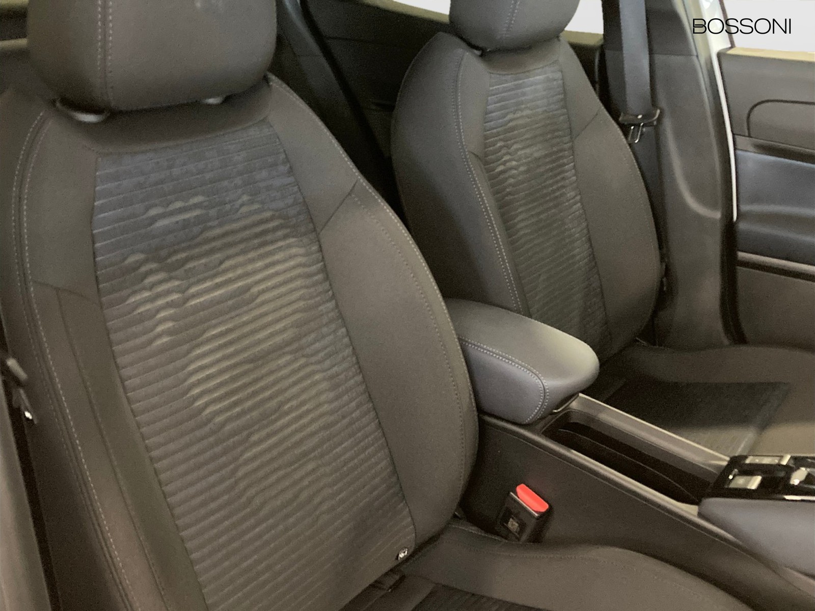 8 - Alfa Romeo Junior 1.2 hybrid 145cv ibrida edct6