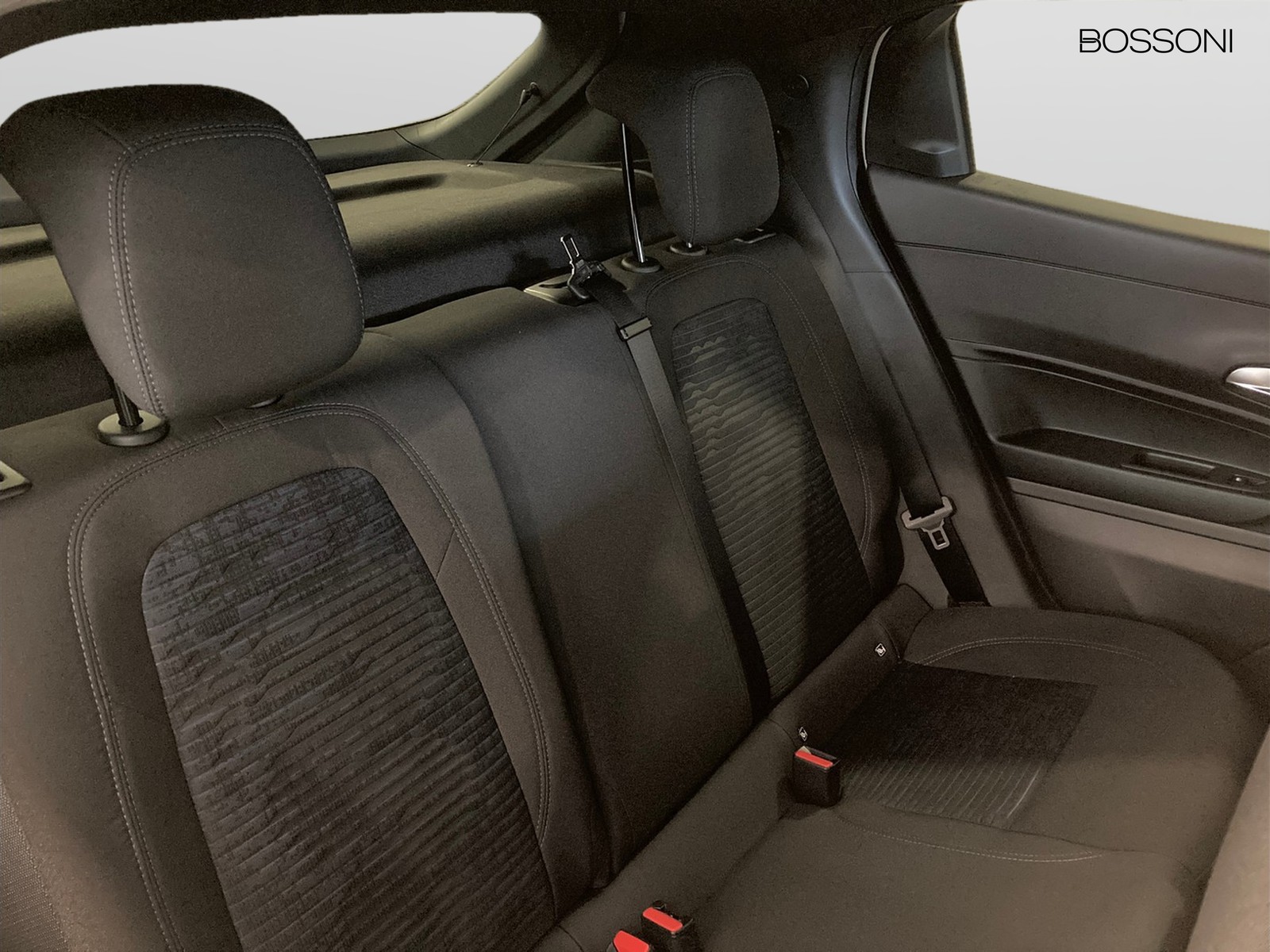 9 - Alfa Romeo Junior 1.2 hybrid 145cv ibrida edct6