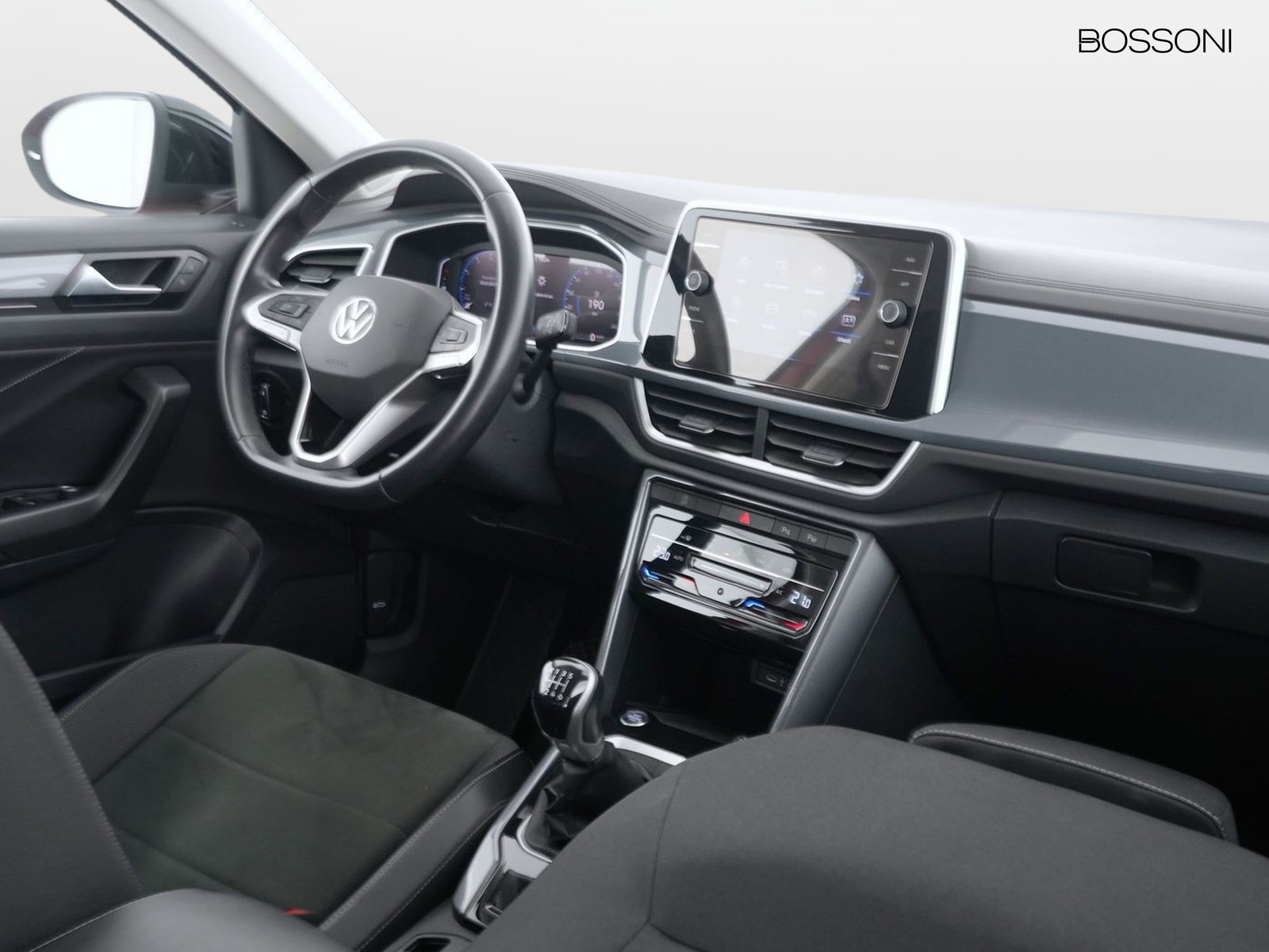 6 - Volkswagen T-Roc 1.0 tsi 110cv style