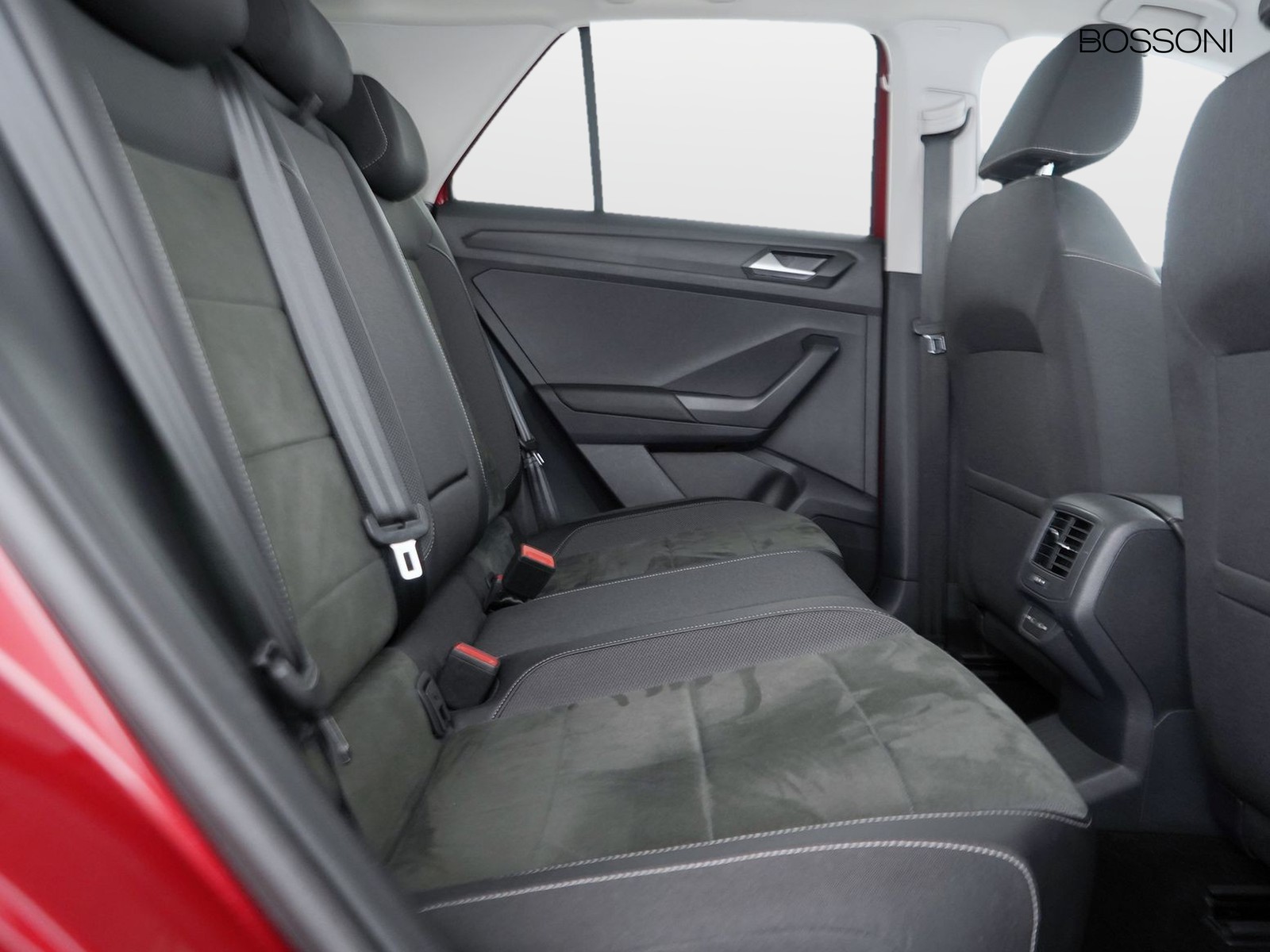 9 - Volkswagen T-Roc 1.0 tsi 110cv style