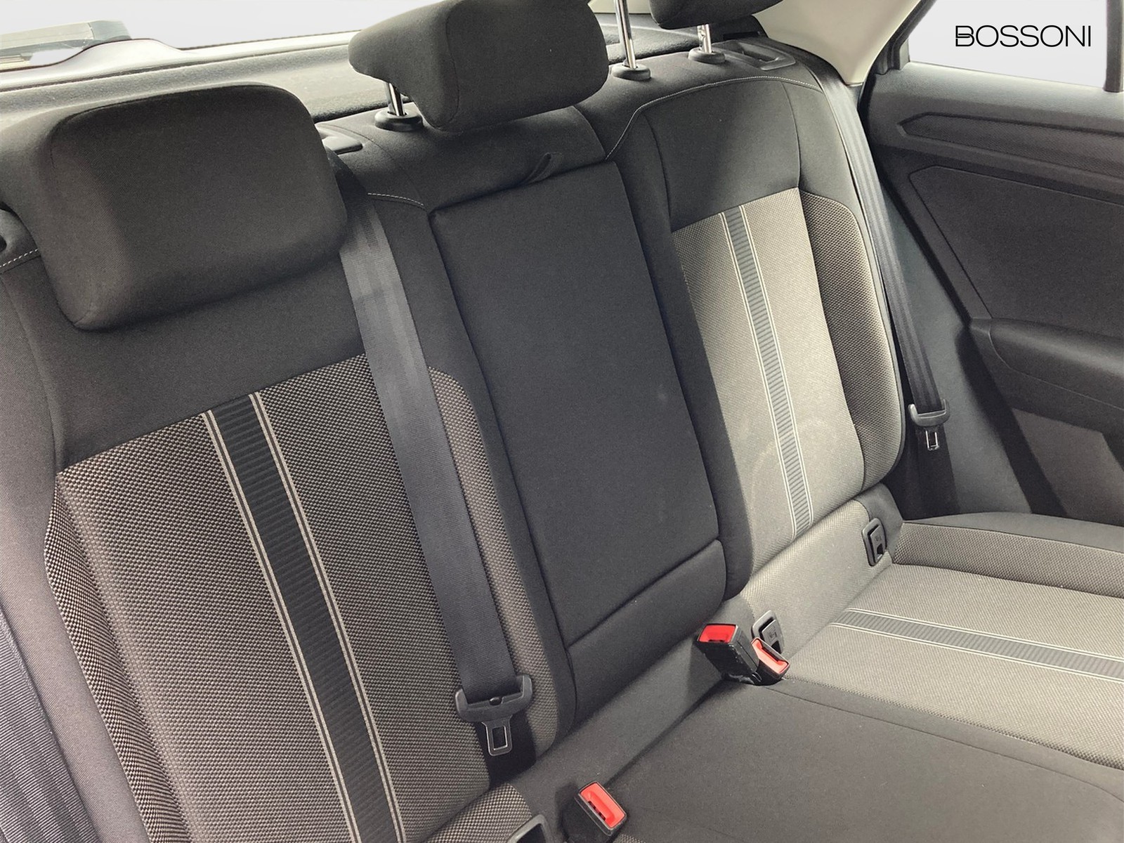 8 - Volkswagen T-Roc 2.0 tdi scr 115cv business