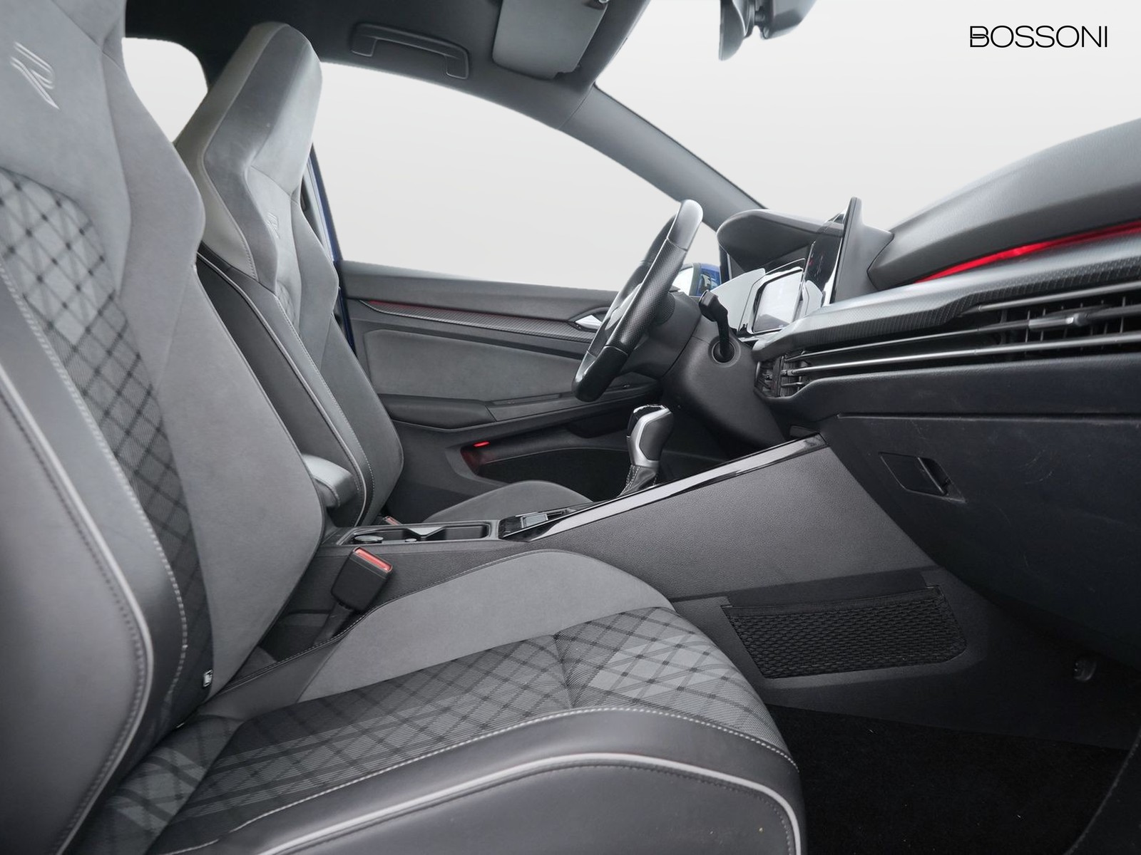 8 - Volkswagen Golf 1.5 tsi evo act 150cv r-line