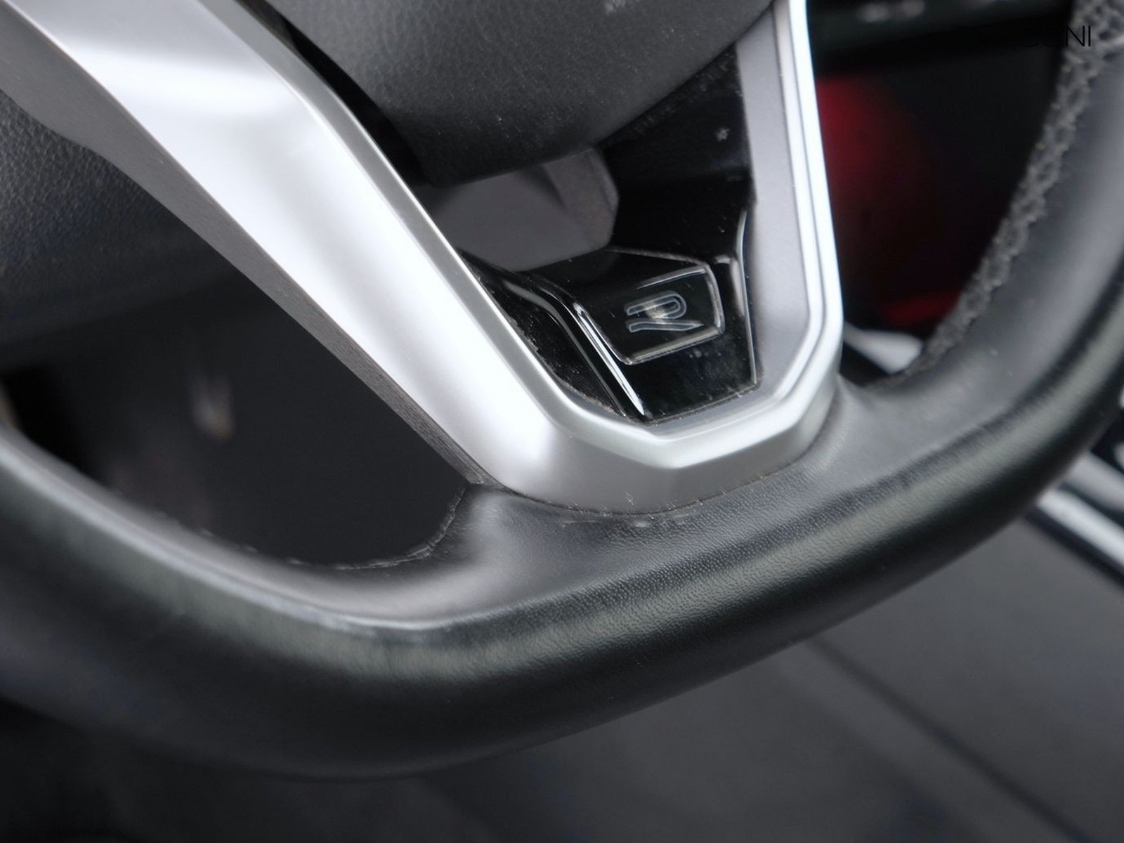 27 - Volkswagen Golf 1.5 tsi evo act 150cv r-line