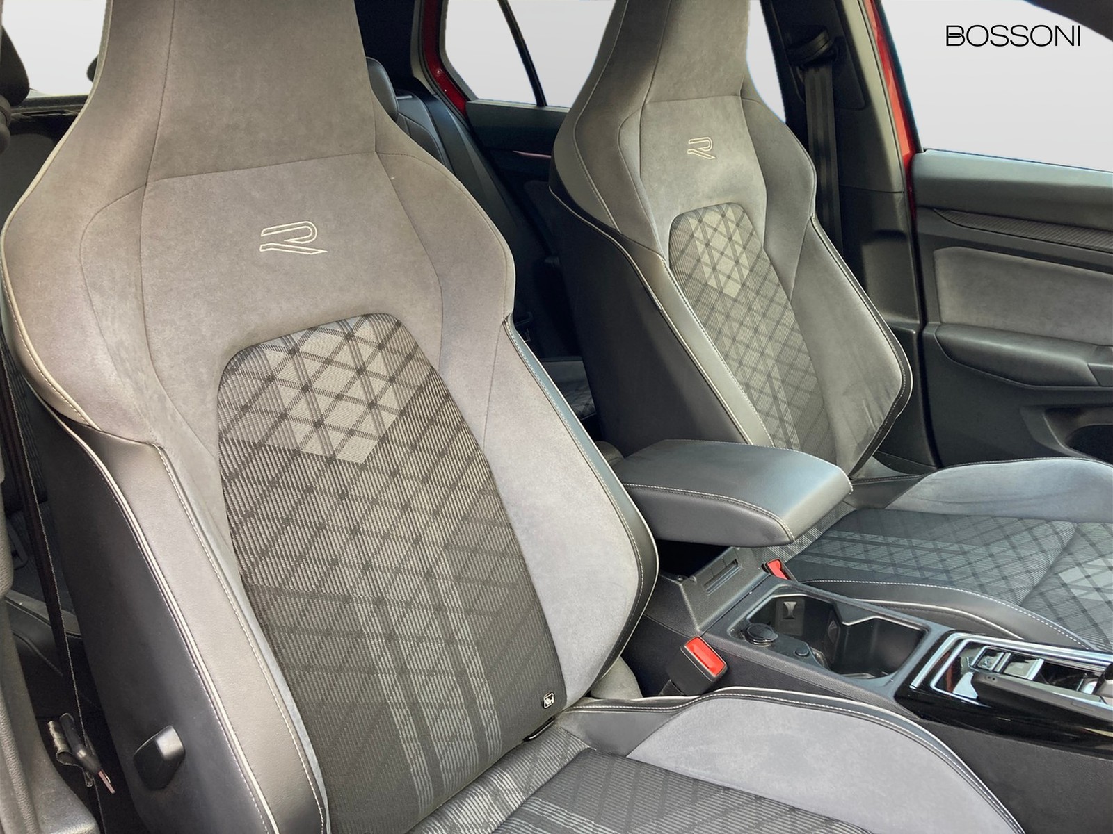 8 - Volkswagen Golf 1.5 etsi evo act 130cv r-line dsg
