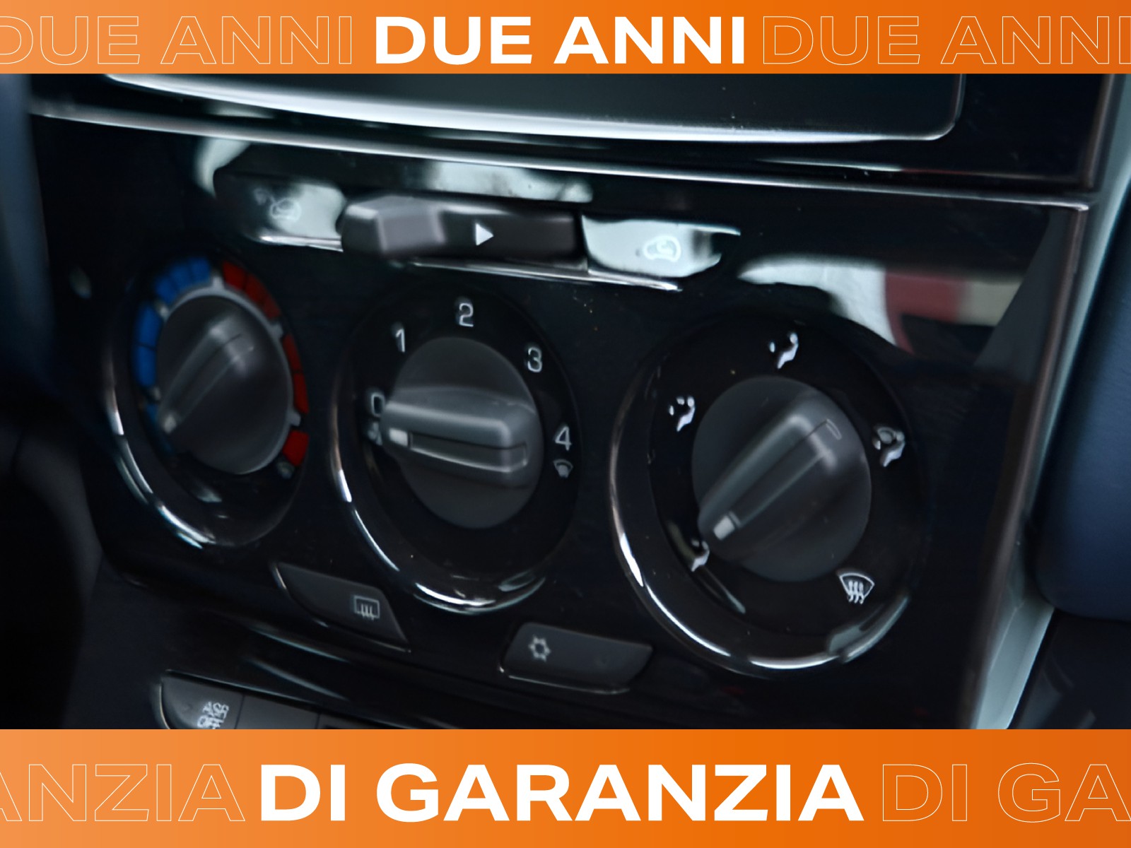 11 - Lancia Ypsilon 1.0 firefly hybrid 70cv platino s&s