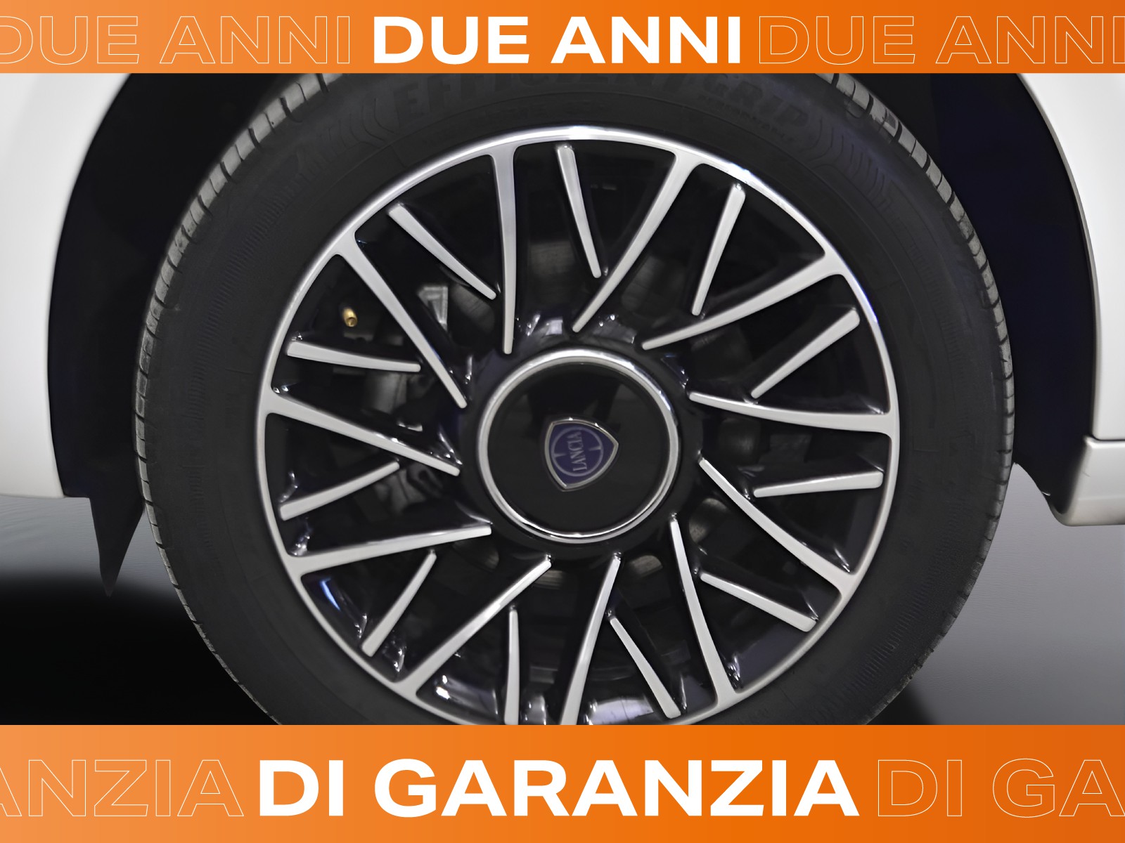 16 - Lancia Ypsilon 1.0 firefly hybrid 70cv platino s&s