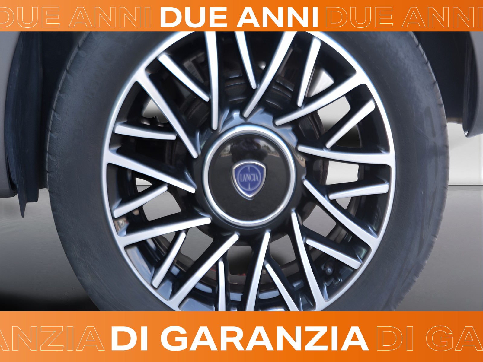 17 - Lancia Ypsilon 1.0 firefly hybrid 70cv platino s&s