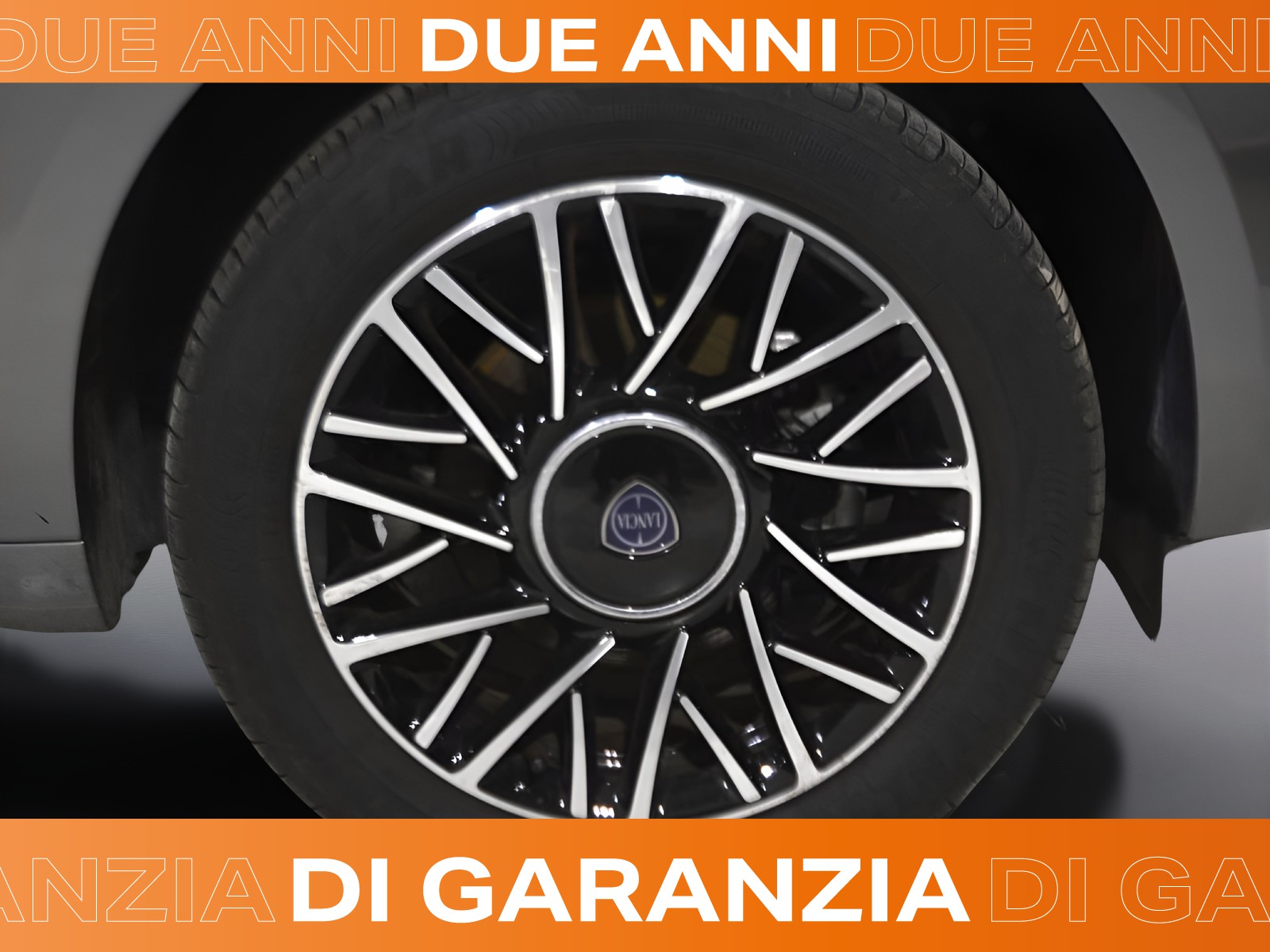 15 - Lancia Ypsilon 1.0 firefly hybrid 70cv platino s&s