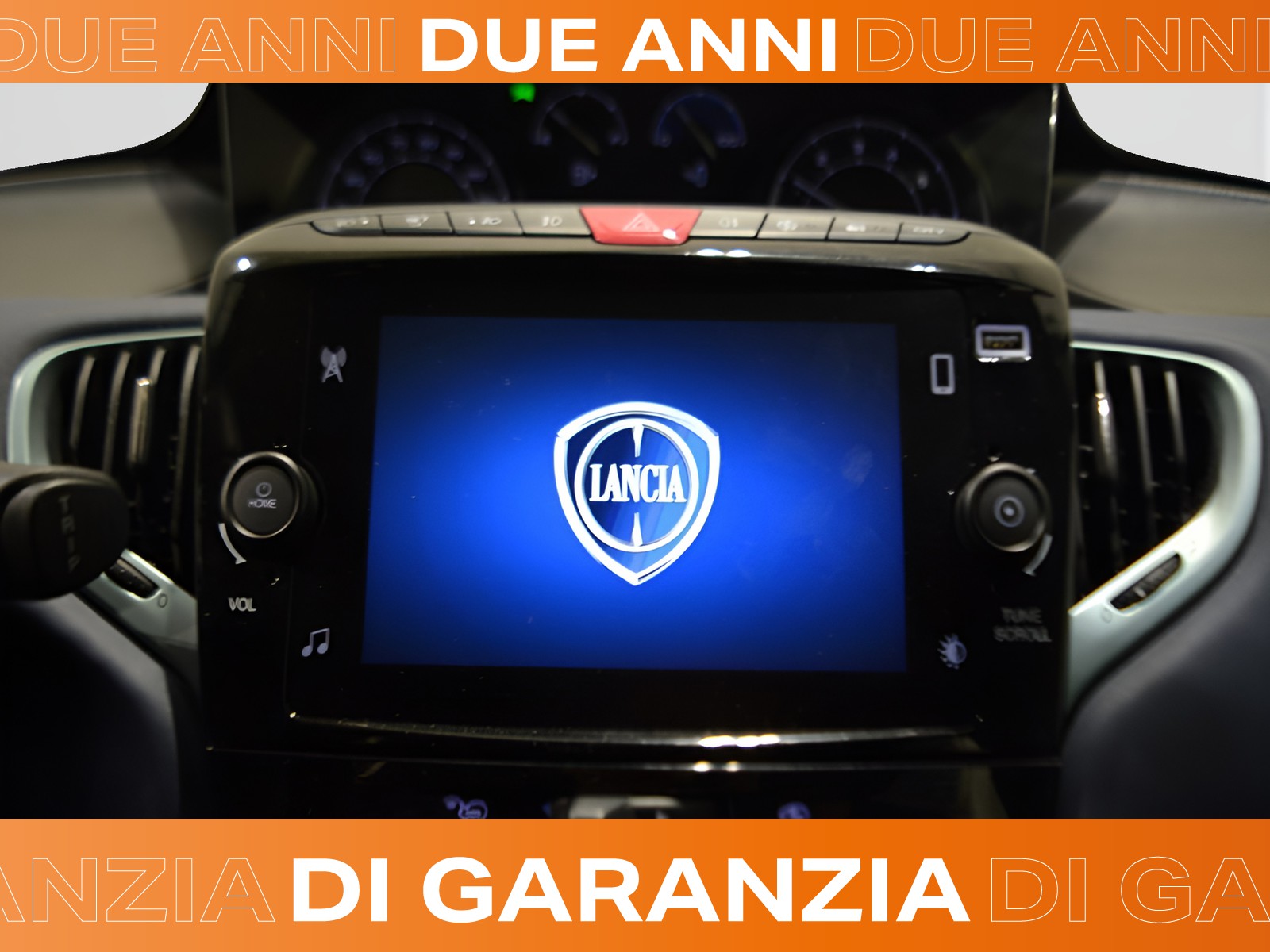 10 - Lancia Ypsilon 1.0 firefly hybrid 70cv platino s&s