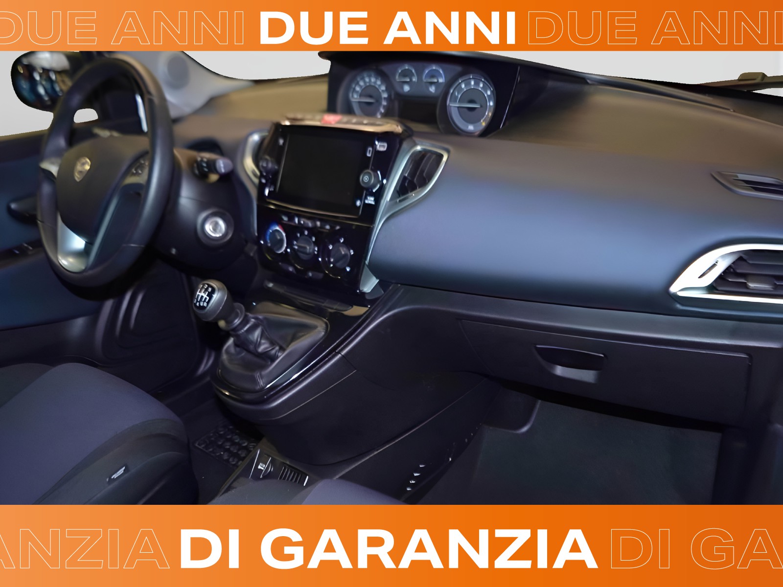 8 - Lancia Ypsilon 1.0 firefly hybrid 70cv platino s&s