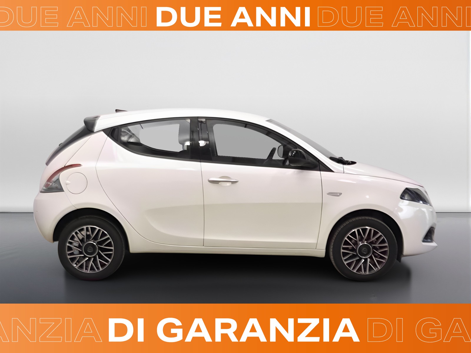 24 - Lancia Ypsilon 1.0 firefly hybrid 70cv platino s&s