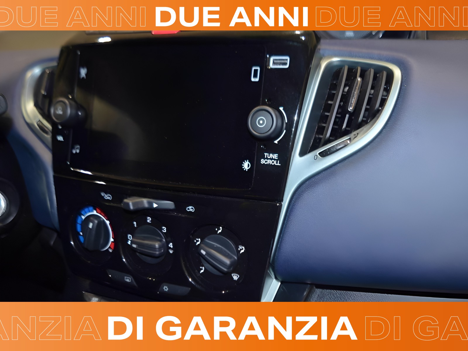 10 - Lancia Ypsilon 1.0 firefly hybrid 70cv platino s&s