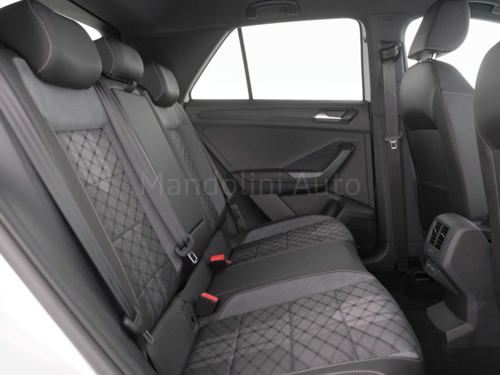 9 - Volkswagen T-Roc 2.0 tdi scr 150cv r line dsg