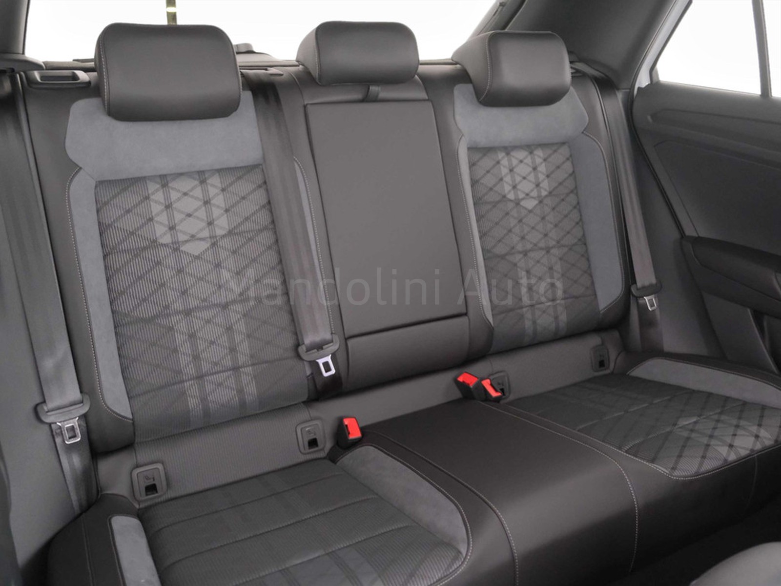 34 - Volkswagen T-Roc 2.0 tdi scr 150cv r line dsg