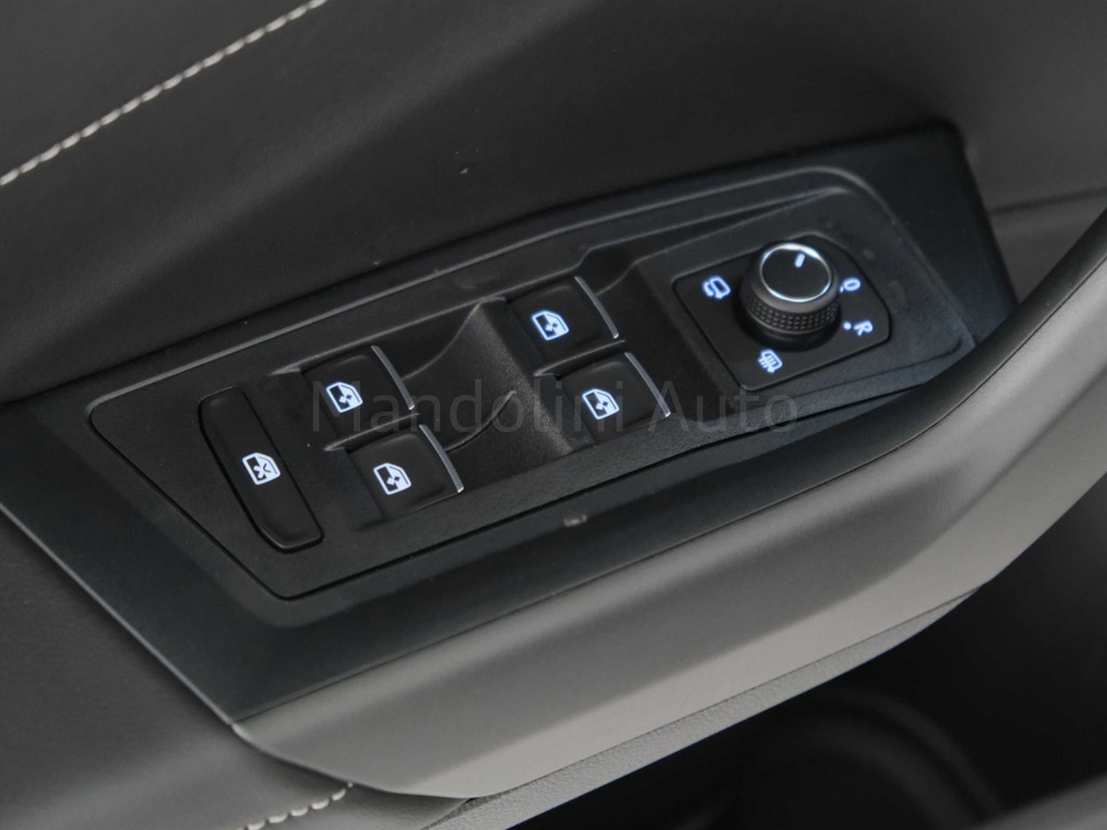 23 - Volkswagen T-Roc 2.0 tdi scr 115cv r-line plus