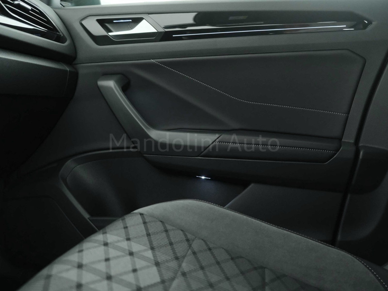 30 - Volkswagen T-Roc 2.0 tdi scr 115cv r-line plus