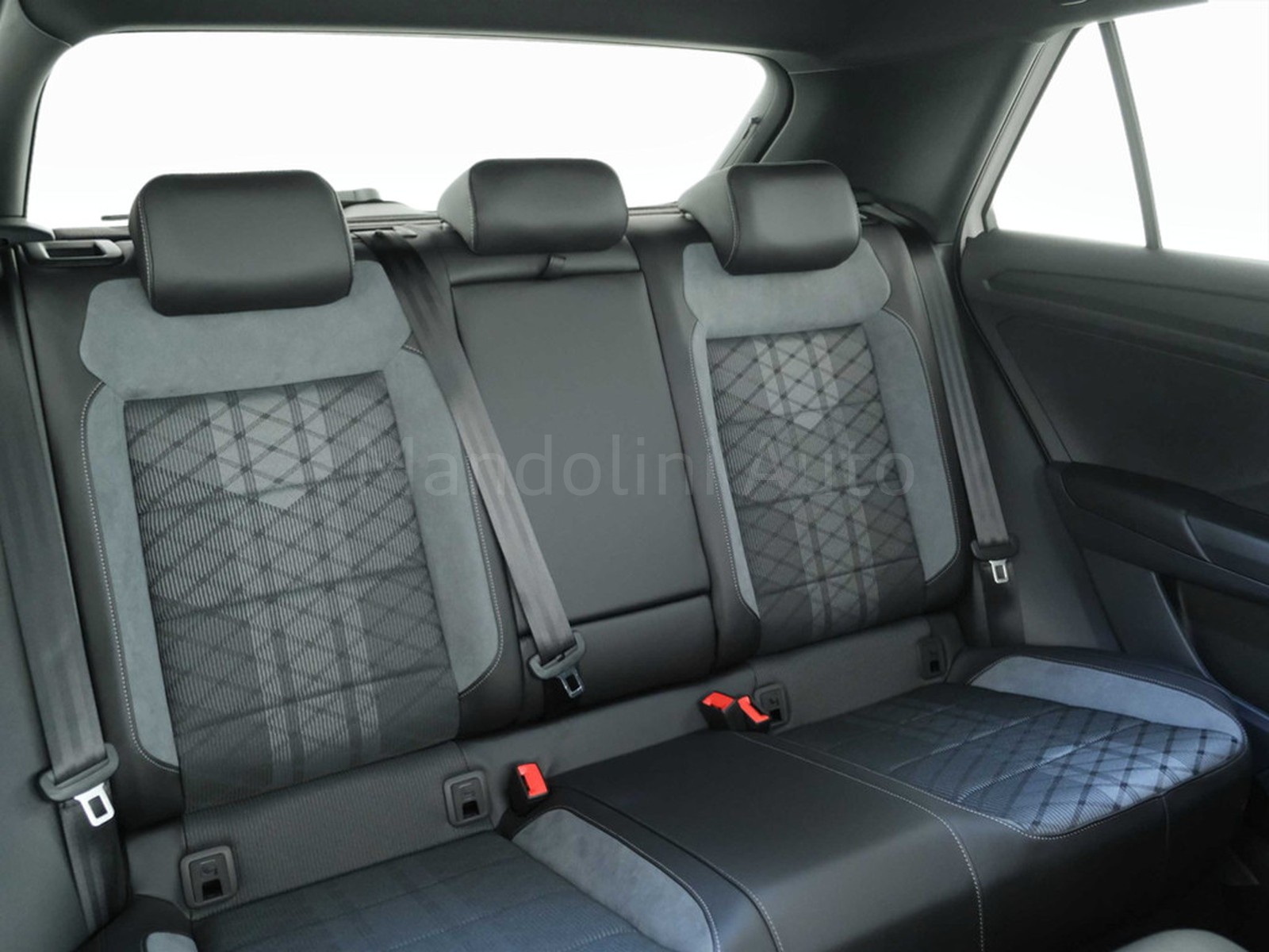 34 - Volkswagen T-Roc 2.0 tdi scr 115cv r-line plus