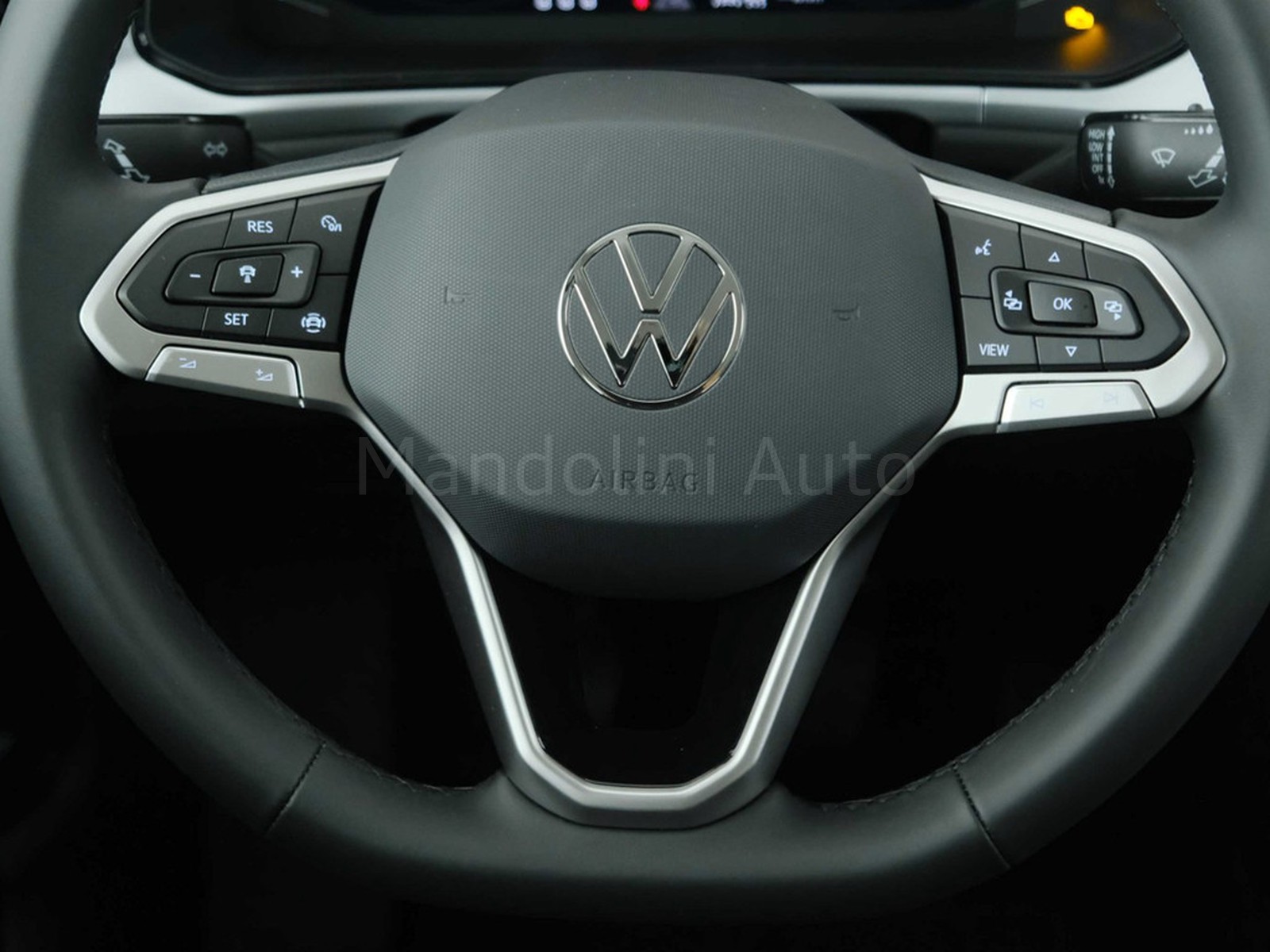 15 - Volkswagen T-Roc 1.0 tsi 115cv sport