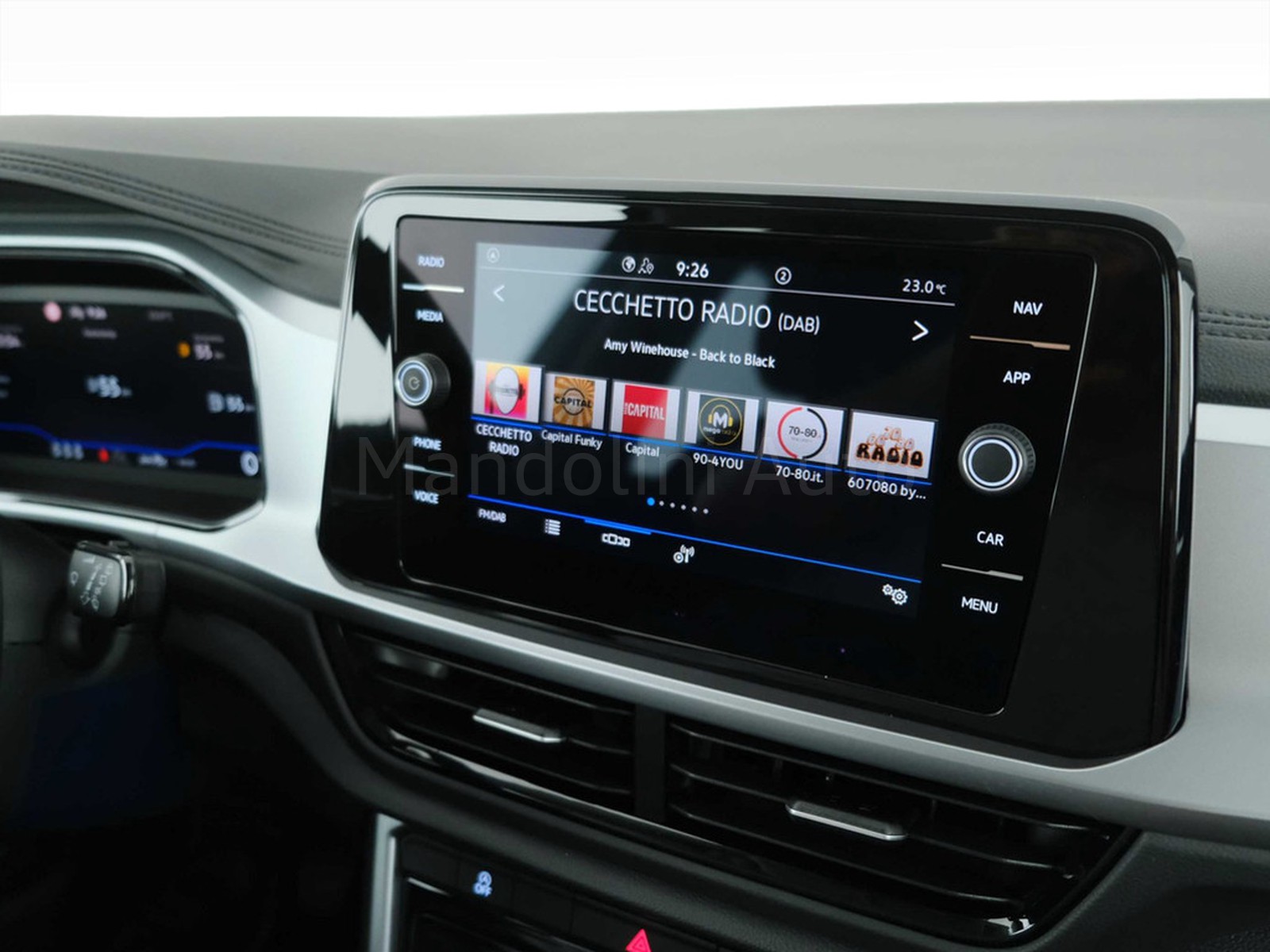 21 - Volkswagen T-Roc 1.0 tsi 115cv sport