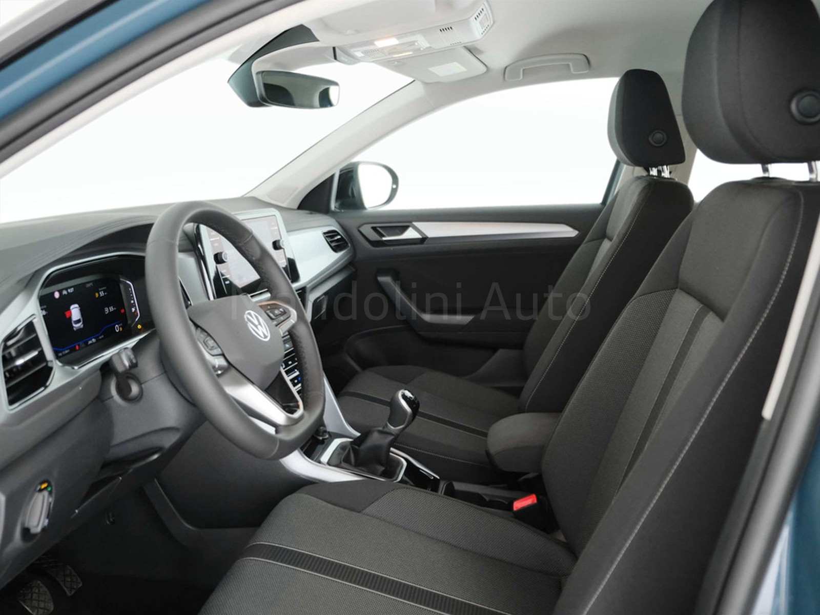 32 - Volkswagen T-Roc 1.0 tsi 115cv sport