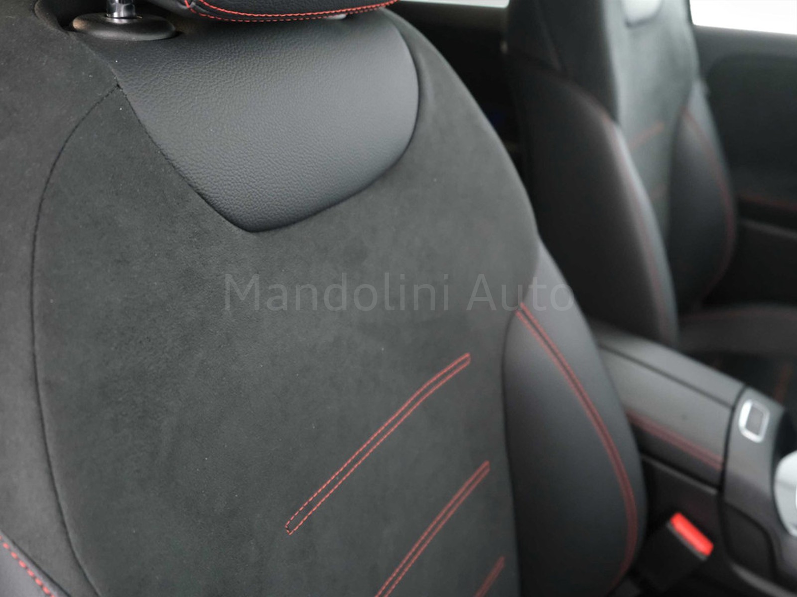 27 - Mercedes GLA 200 d amg line advanced plus 4matic 8g-dct