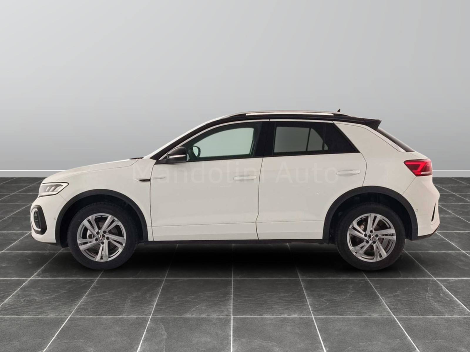 3 - Volkswagen T-Roc 1.0 tsi 110cv r line