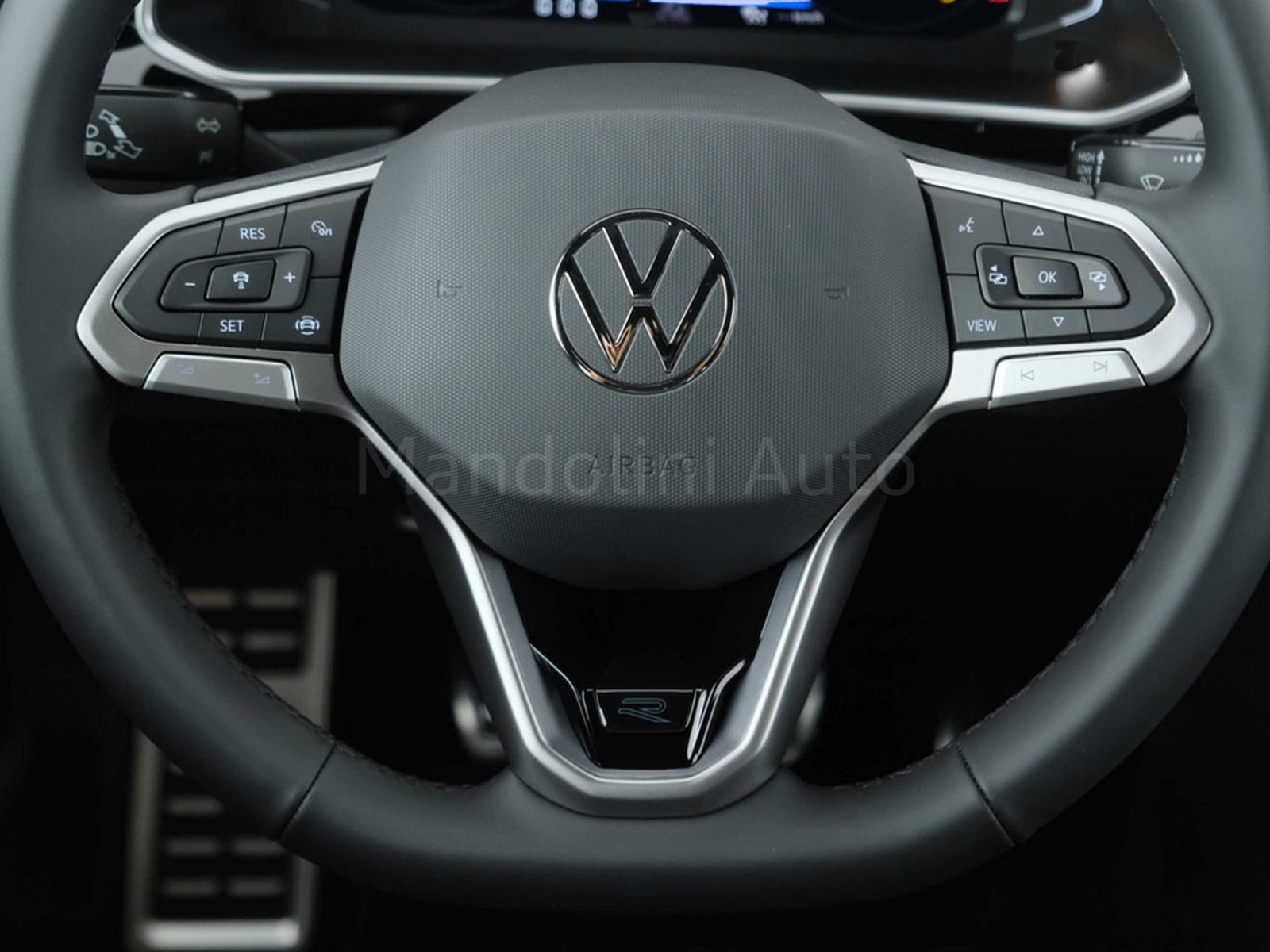 15 - Volkswagen T-Roc 1.0 tsi 110cv r line