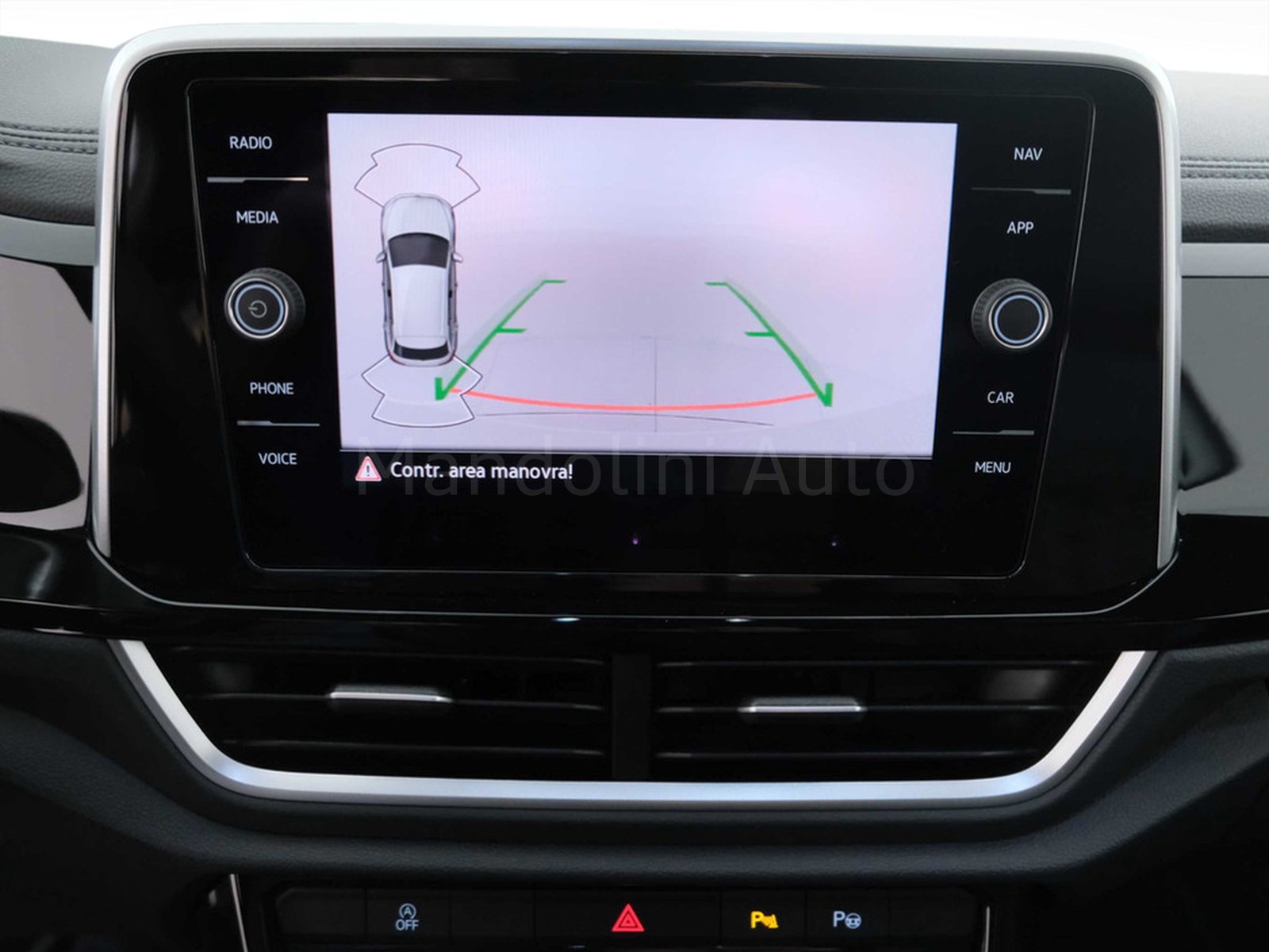 21 - Volkswagen T-Roc 1.0 tsi 110cv r line