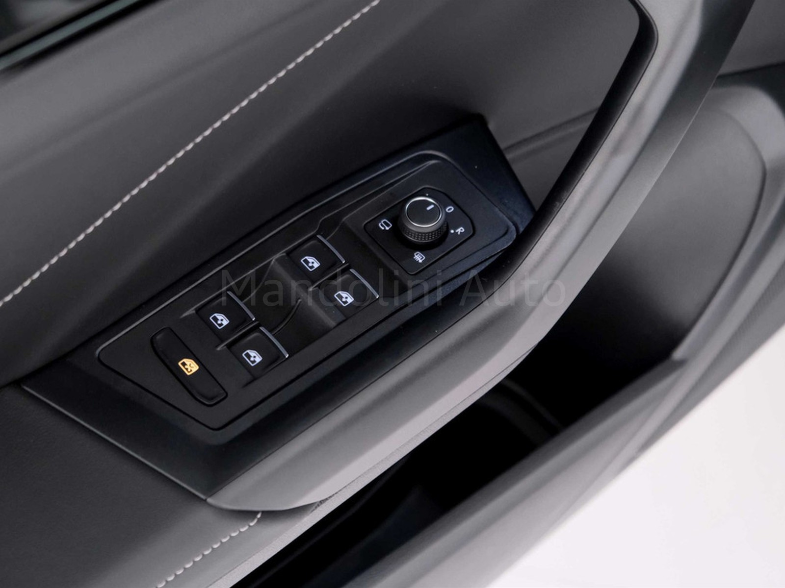 23 - Volkswagen T-Roc 1.0 tsi 110cv r line