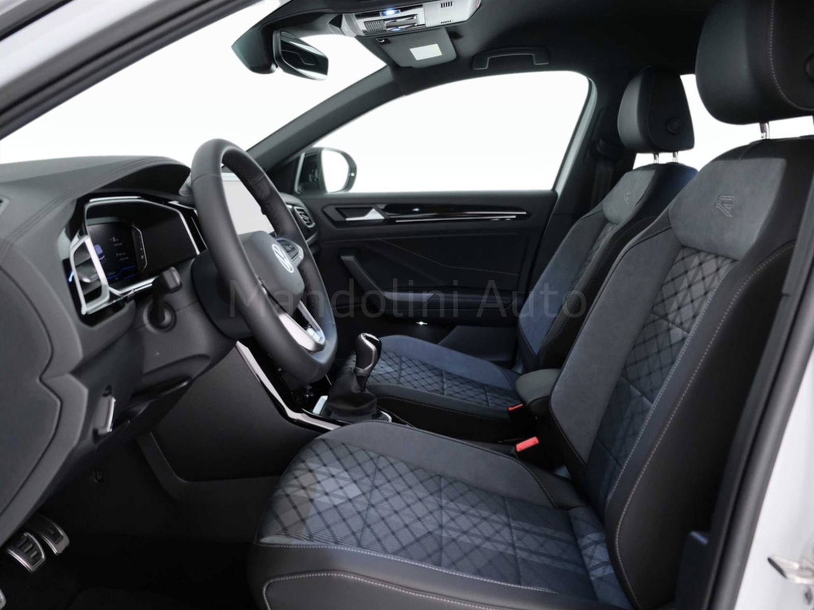 33 - Volkswagen T-Roc 1.0 tsi 110cv r line