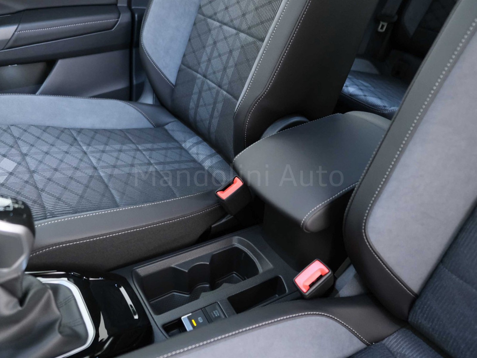 36 - Volkswagen T-Roc 1.0 tsi 110cv r line