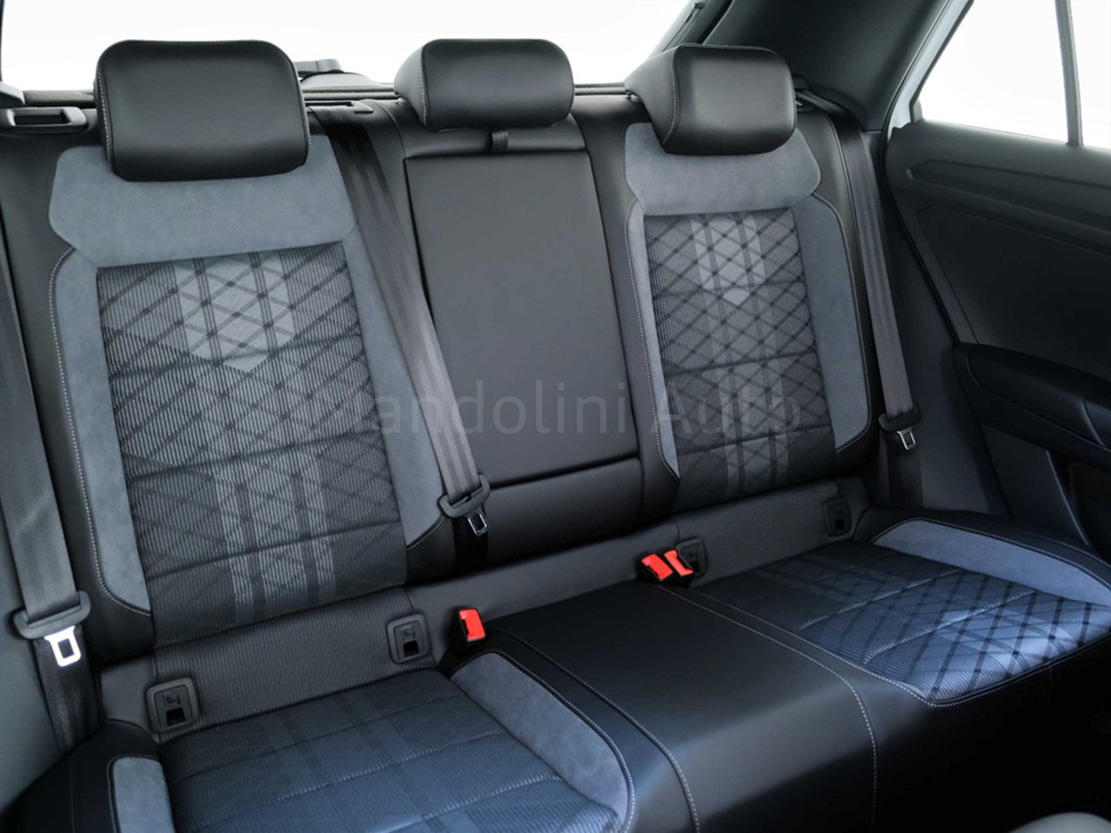 38 - Volkswagen T-Roc 1.0 tsi 110cv r line