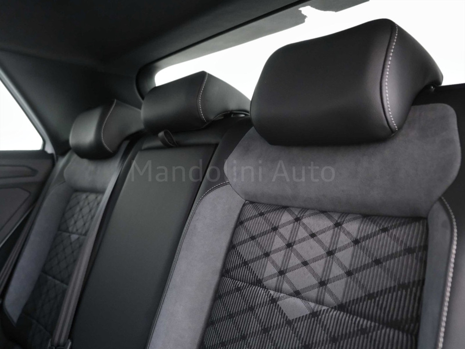 41 - Volkswagen T-Roc 1.0 tsi 110cv r line