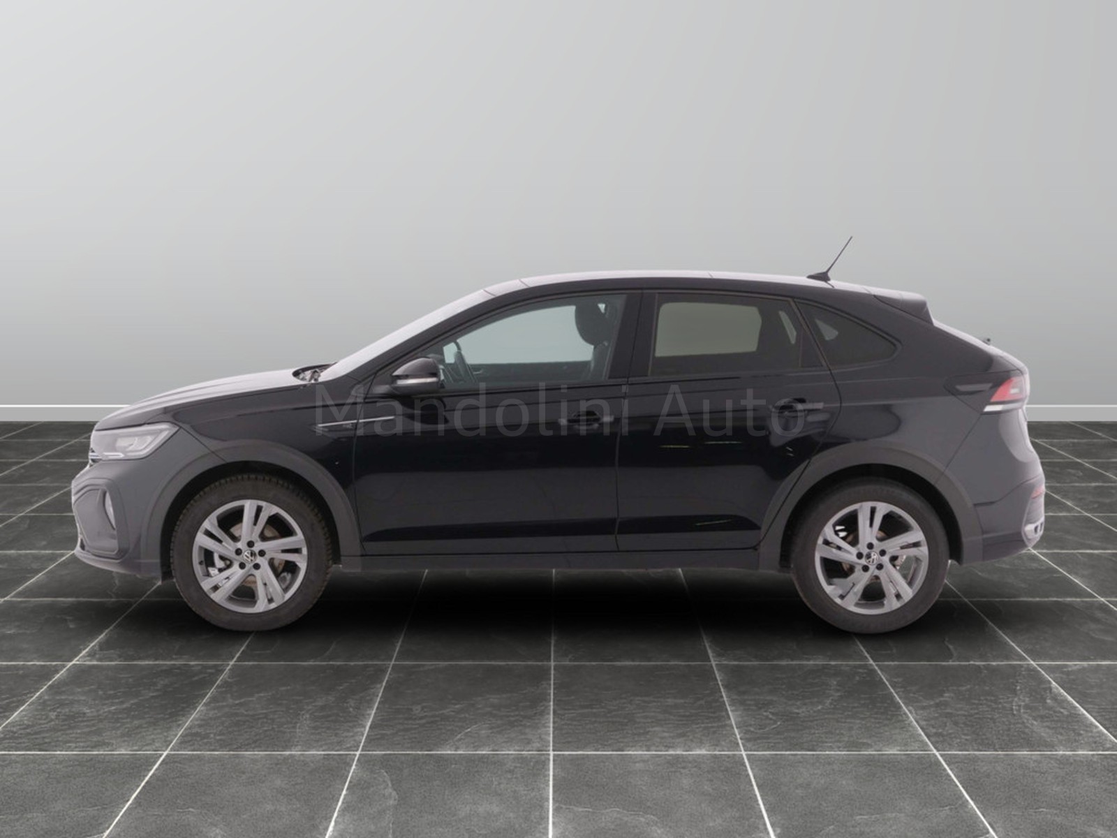 5 - Volkswagen Taigo 1.0 tsi 110cv r-line