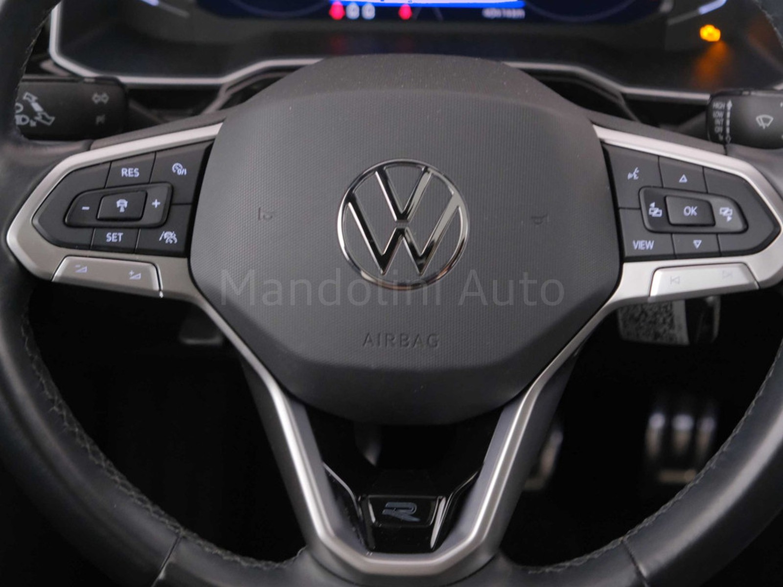 15 - Volkswagen Taigo 1.0 tsi 110cv r-line